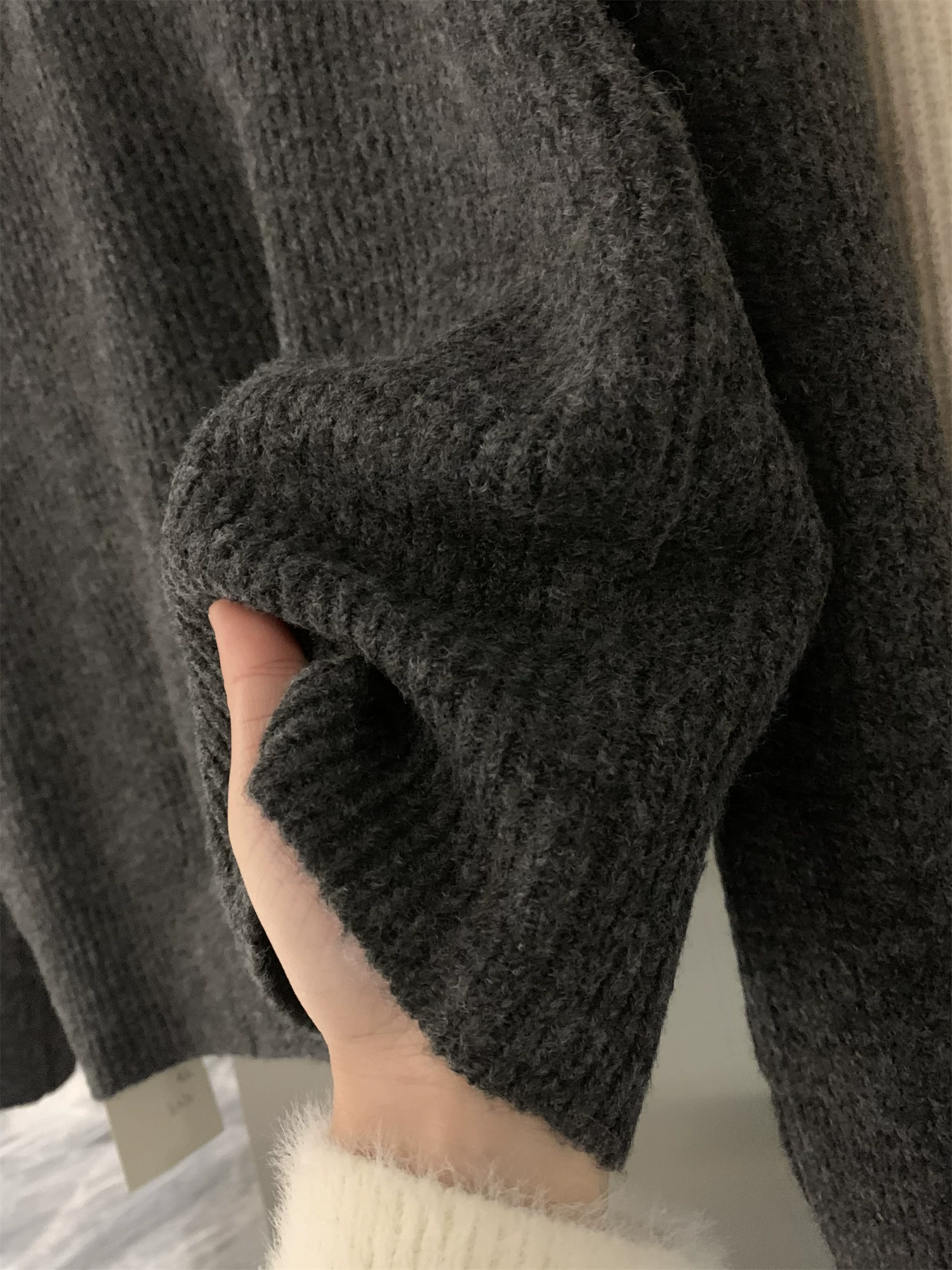 Don Quixote mềm mại và xốp! Áo len dệt kim giả cashmere! Xu hướng áo len dệt kim cổ đứng nửa khóa kéo unisex mùa thu đông.