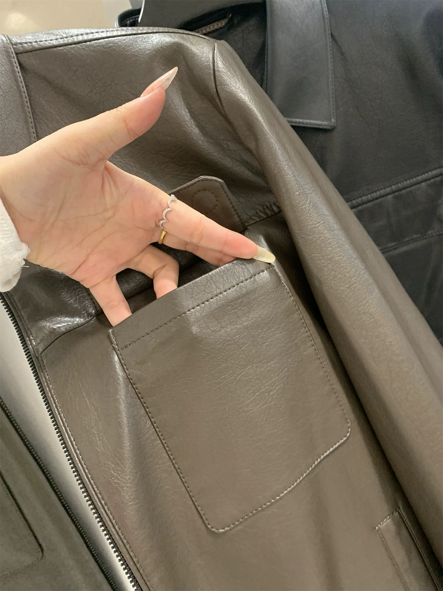 Don Quixote có hơn 1000 sản phẩm trong kho! Phong cách và sành điệu! Áo khoác công sở chất liệu da PU mùa thu, kiểu dáng cổ điển, áo khoác thường ngày dành cho nam.