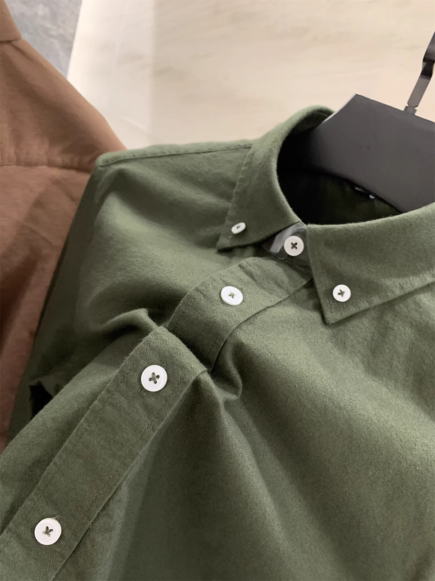 Áo sơ mi Don Quixote 100% cotton! Có nhiều màu sắc! Áo sơ mi dài tay màu trơn cổ điển, đa năng dành cho nam và nữ.