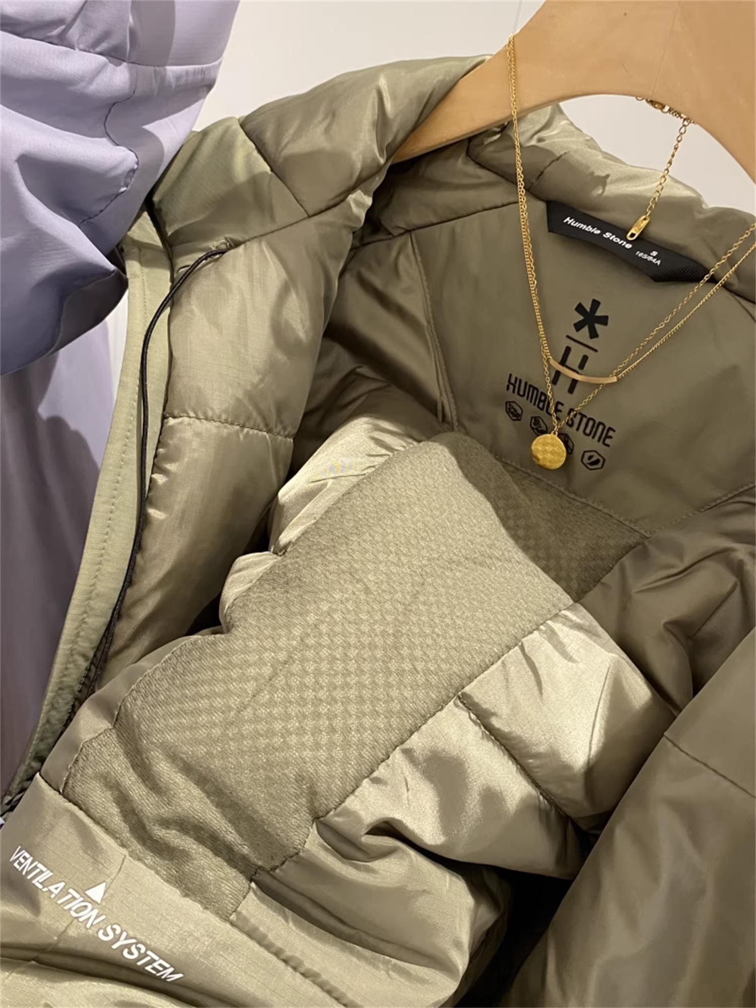 Don Quixote rất ấm áp! Áo khoác cotton nhẹ, chống gió và chống nước mùa thu đông, có lớp lót lông cừu để giữ ấm.