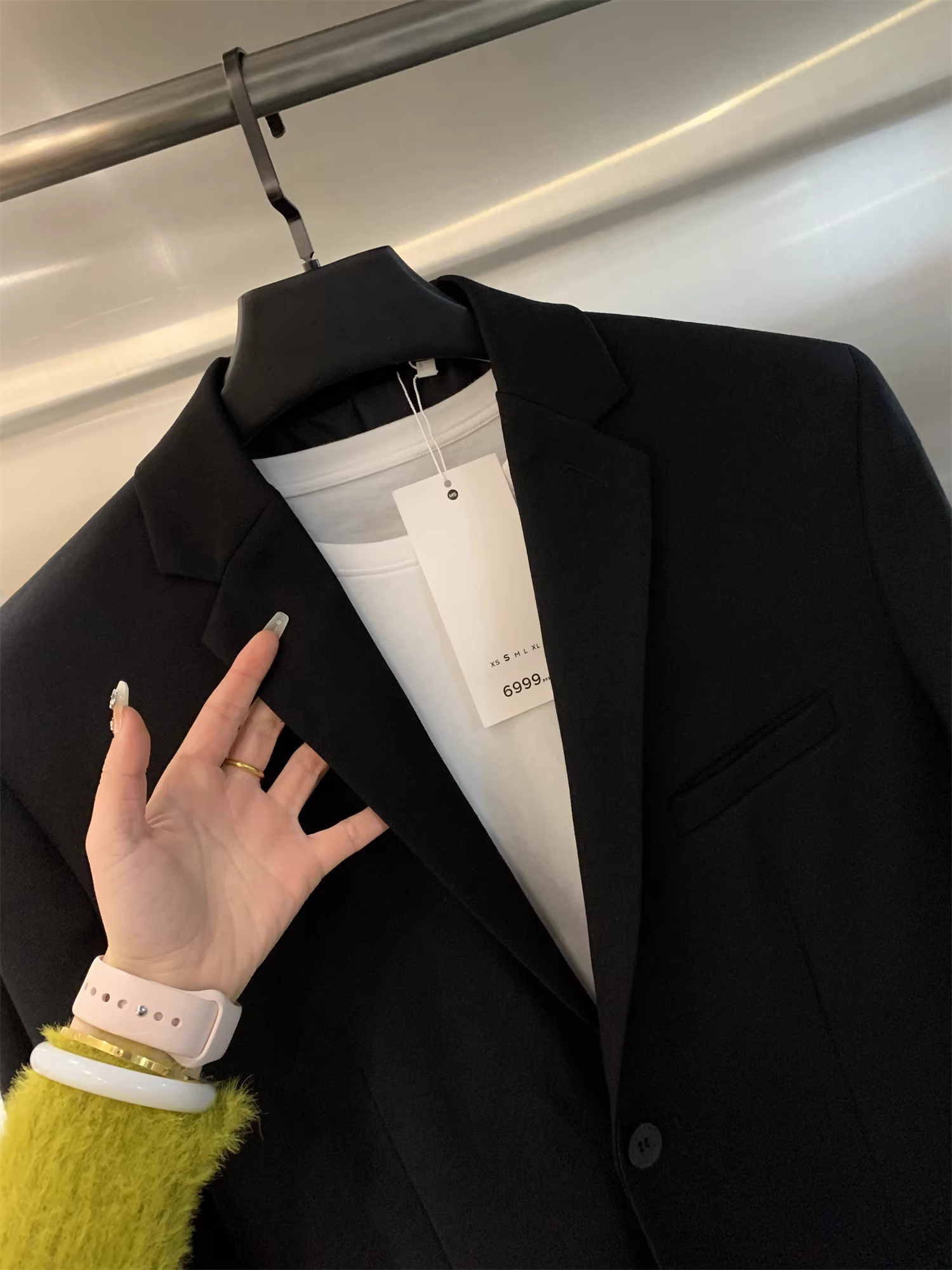 Áo vest nam chất liệu mịn, mềm mại, kiểu dáng thường ngày, giá cả phải chăng!