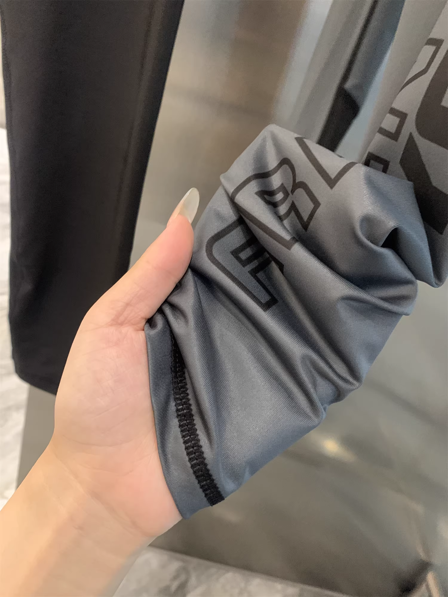 Don Quixote Brick Industry Độ đàn hồi cao Nhanh khô thoáng khí Thể dục nam Chạy bộ Thể thao Quần đa năng hợp thời trang