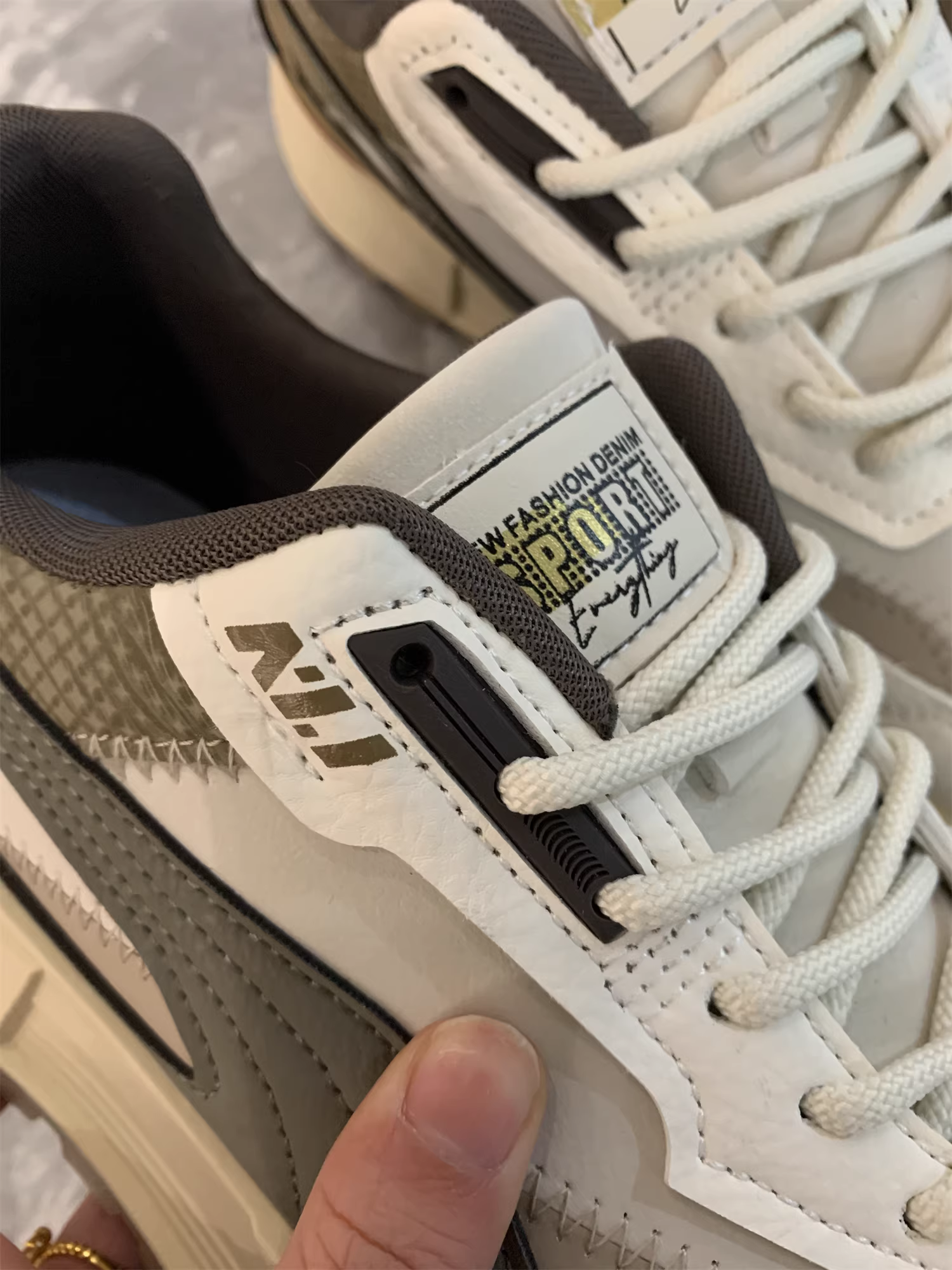 Giày thể thao nam Don Quixote Designer Line! Giày thể thao nam đế mềm, thoáng khí, chống trơn trượt, bền mài mòn, kiểu buộc dây, cổ thấp.