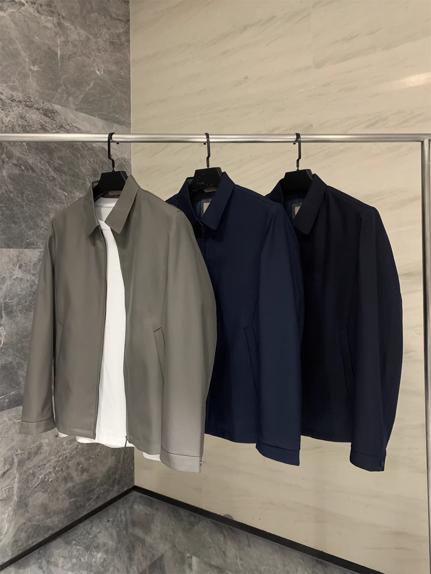 Dòng sản phẩm dành cho doanh nhân Don Quixote! Áo khoác có cổ đơn giản màu trơn dành cho nam giới mùa thu đông.