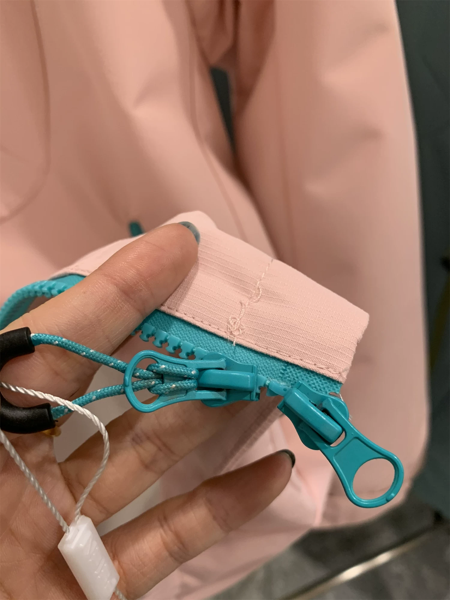 Chức năng sử dụng ngoài trời của dòng sản phẩm Don Quixote Mountain! Dày và ấm áp! Áo khoác thường ngày phối màu theo phong cách cặp đôi mùa thu đông.