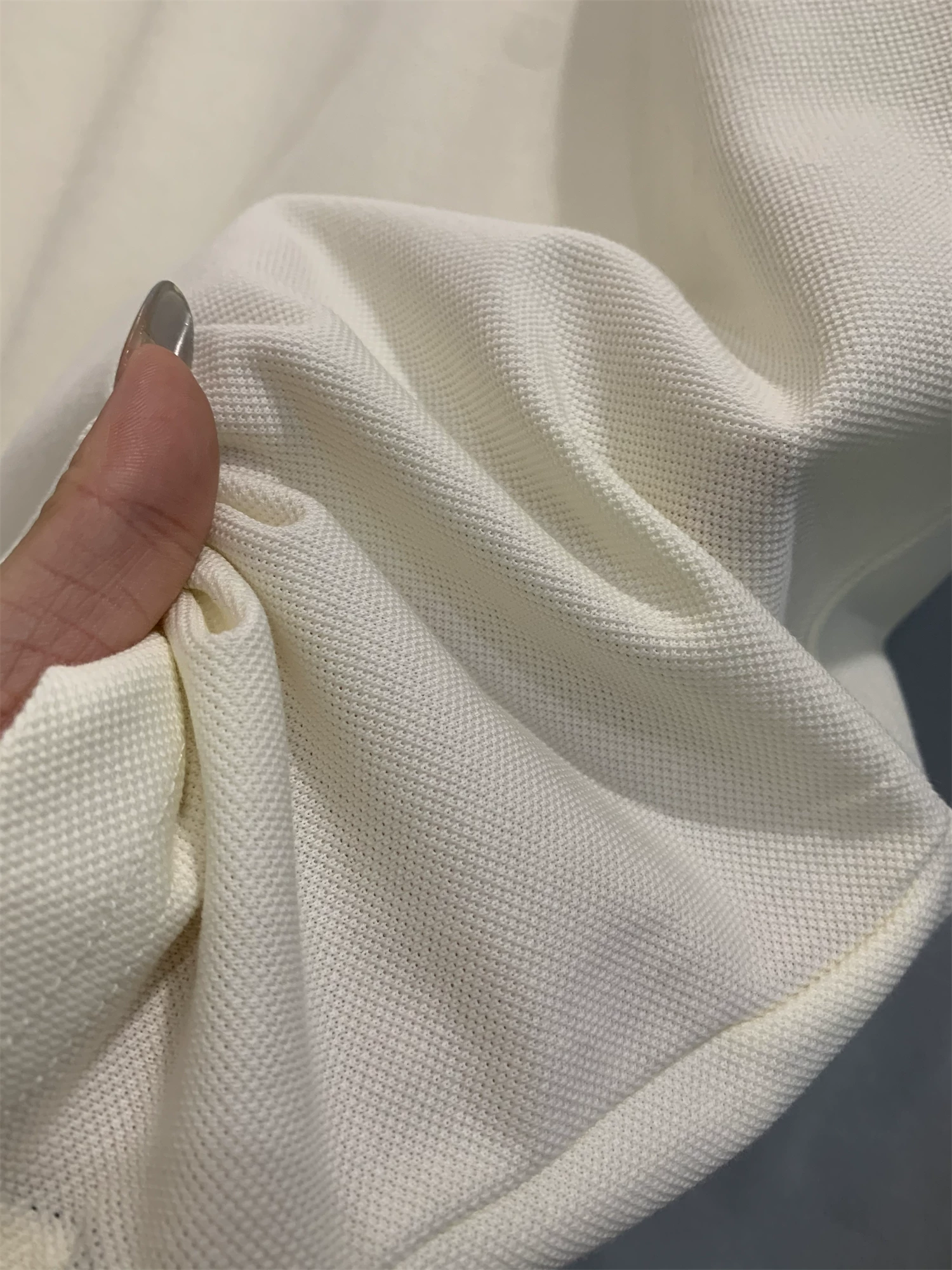 Dòng sản phẩm Don Quixote Light Business! Chất liệu cotton Pique! Áo polo ngắn tay, chất liệu mềm mại, bay bổng với cổ áo phối màu tương phản.