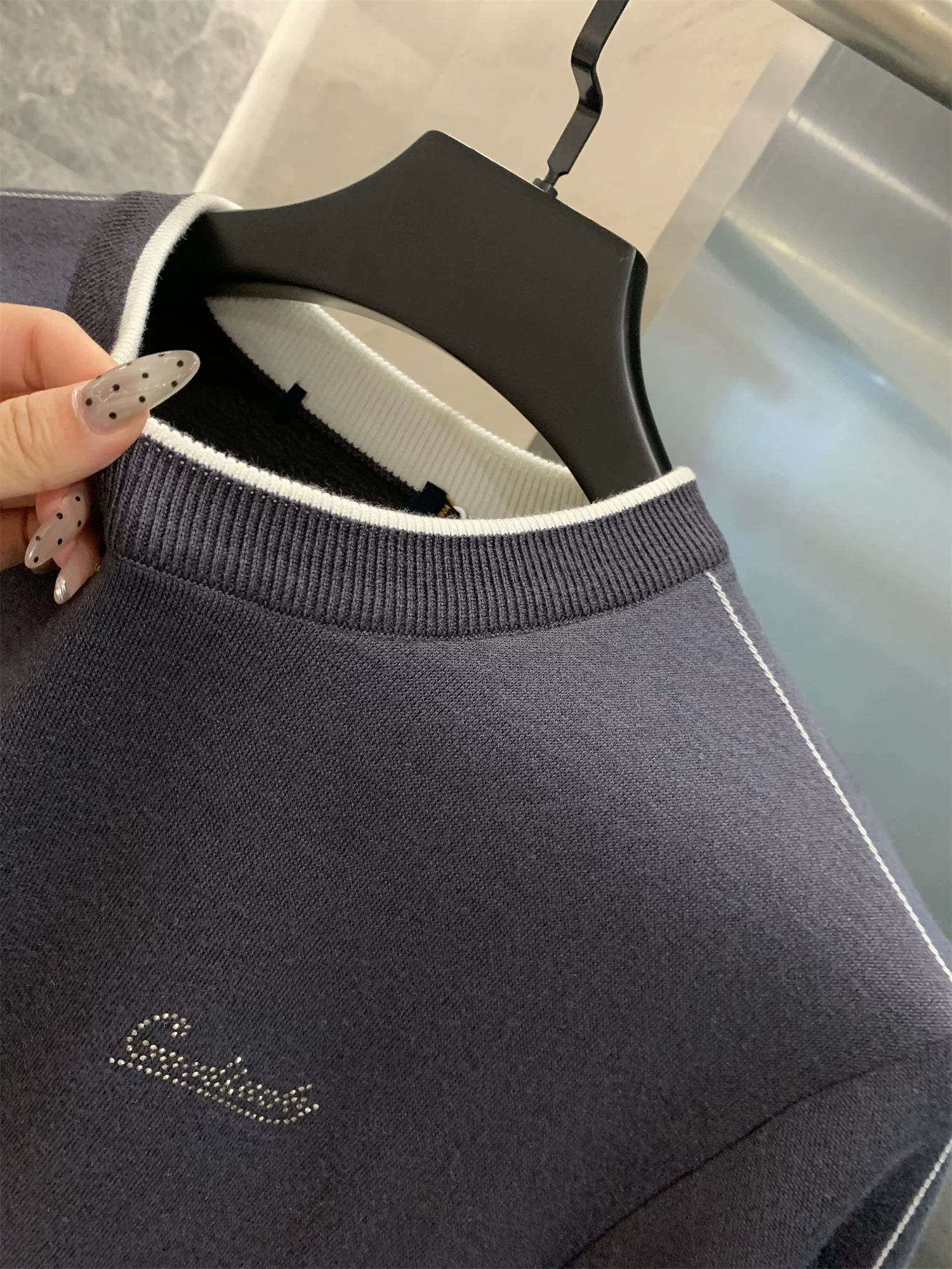 Áo len nam cổ tròn Don Quixote Deer Sale! Chất liệu len pha! Lót lông cừu và dày dặn! Mẫu áo thời trang thu đông.