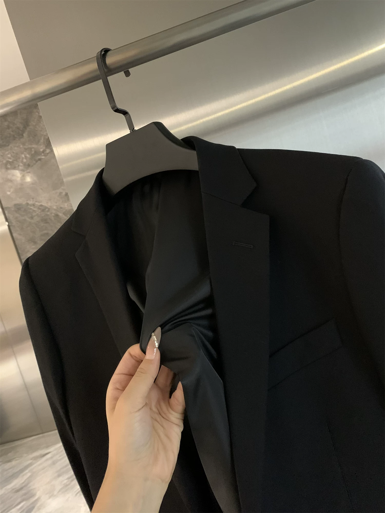 Don Quixote 17900 đang trên quầy! Len siêu mềm 120s! Bộ vest công sở cao cấp thu đông dành cho nam.