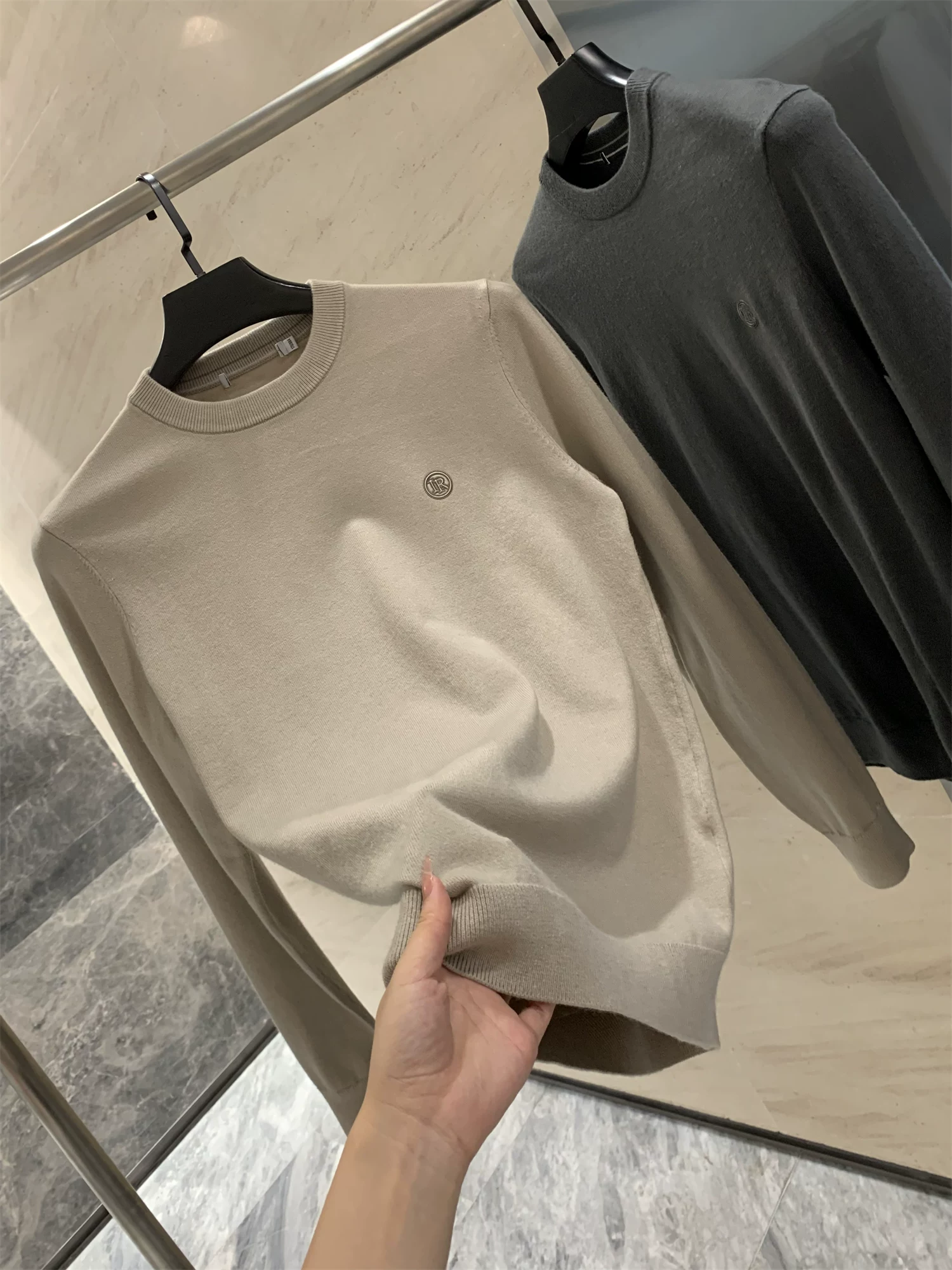 Ưu điểm của len pha Don Quixote! Áo len dài tay cổ tròn in họa tiết thông thường mùa thu mới dành cho nam.