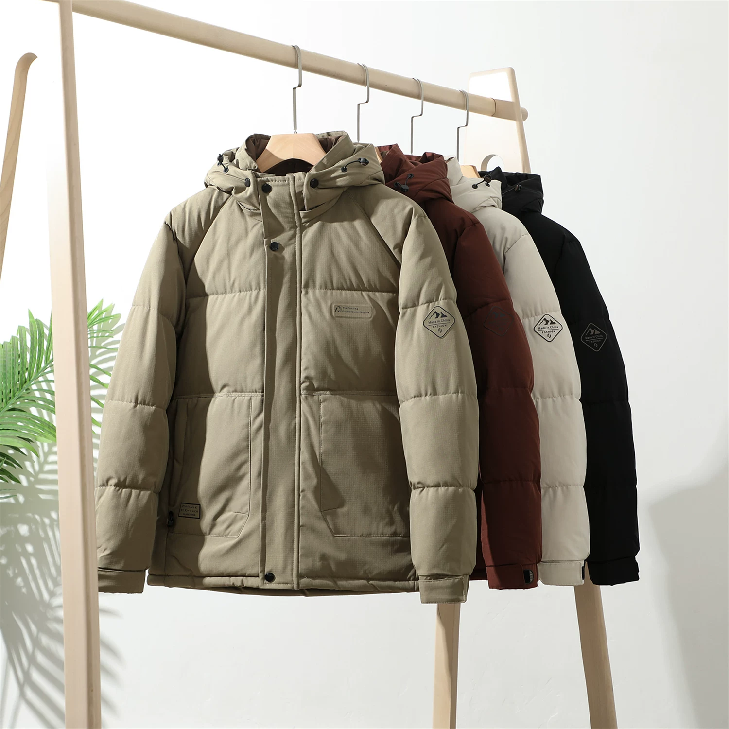 Don Quixote mềm mại và ấm áp! Áo khoác phao có mũ trùm đầu dày dặn, chống gió và cực ấm áp mùa đông.