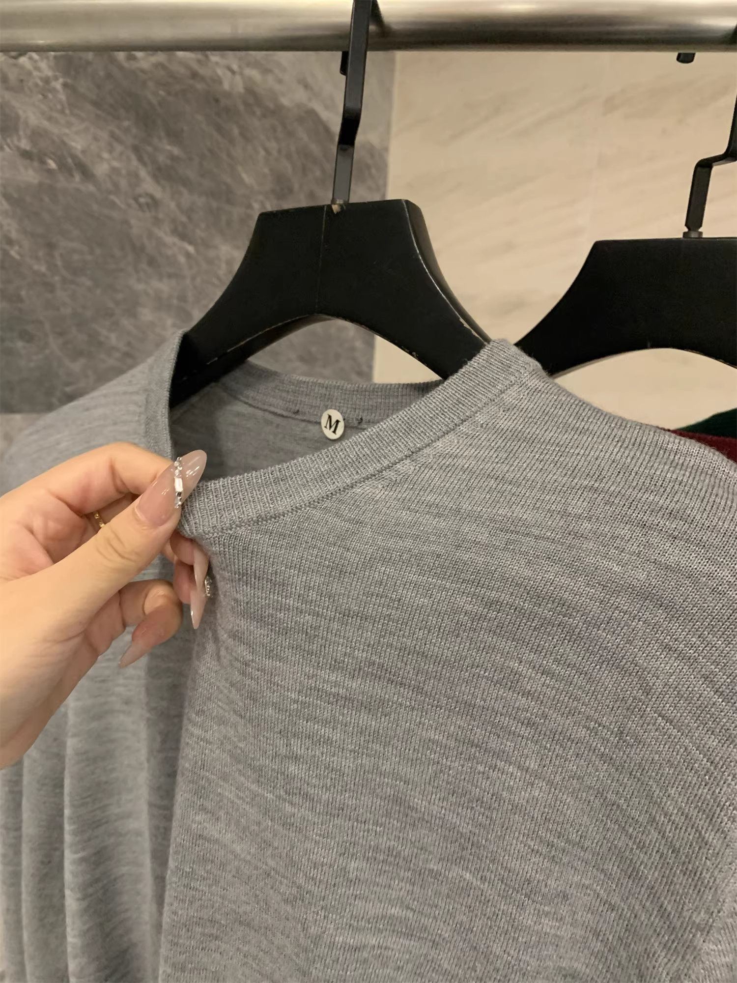 Áo len nam Don Quixote 100% len Merino! Áo len dệt kim trơn màu cổ tròn, chất liệu len mỏng, dệt kim mịn 16 gauge.