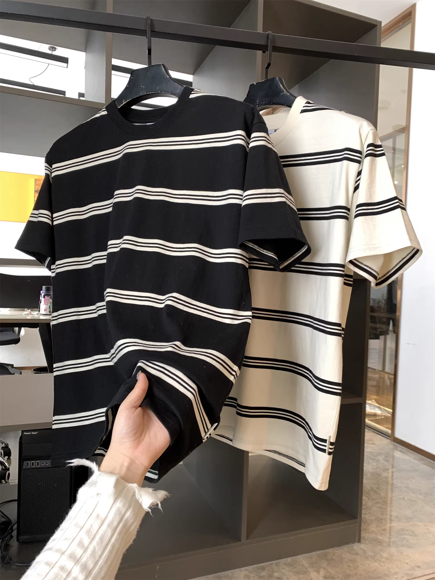 Don Quixote Xinjiang cotton dài sợi! Trọng lượng cao! Áo thun ngắn tay sọc cổ điển mùa hè kiểu đôi