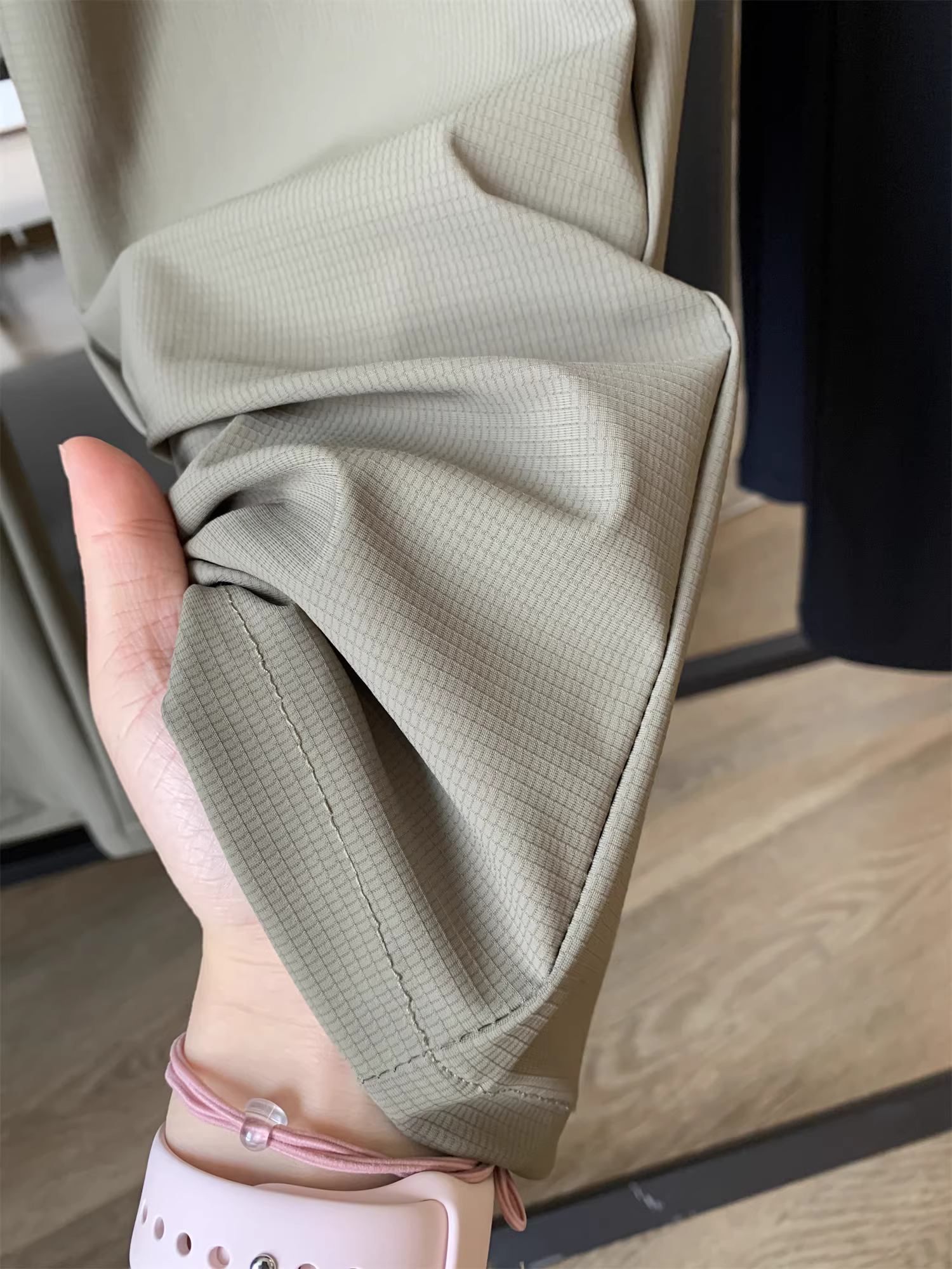 Don Quixote Cool Silk! UPF50+! Quần âu nam ống đứng, chất liệu thoải mái, thoáng khí, lưng thun co giãn.