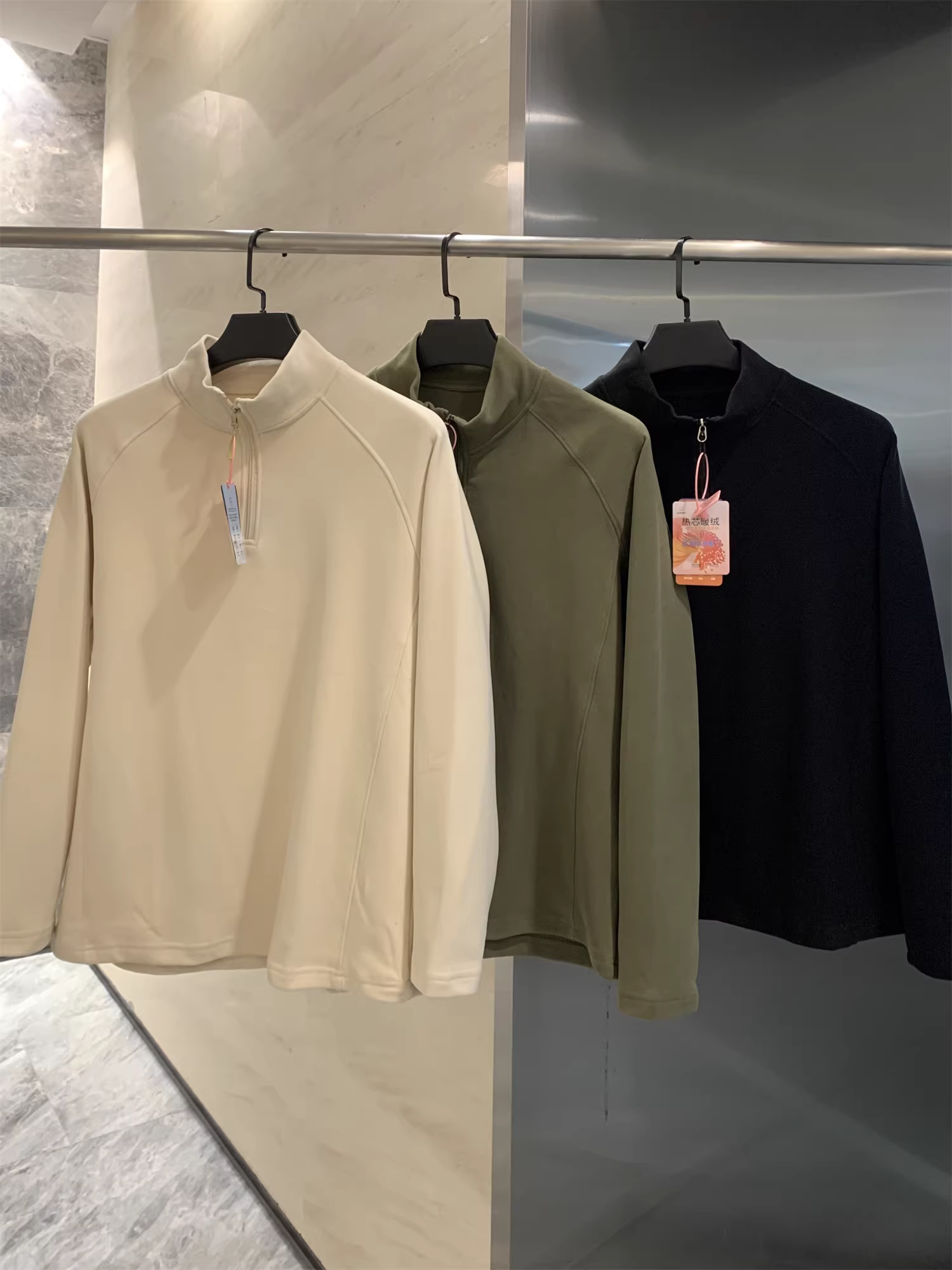 Don Quixote ODM sản phẩm tốt! Áo nỉ lông cừu đa năng, thân thiện với da và ấm áp! Áo nỉ đơn giản, thoải mái dành cho nam giới trong mùa thu và mùa đông.