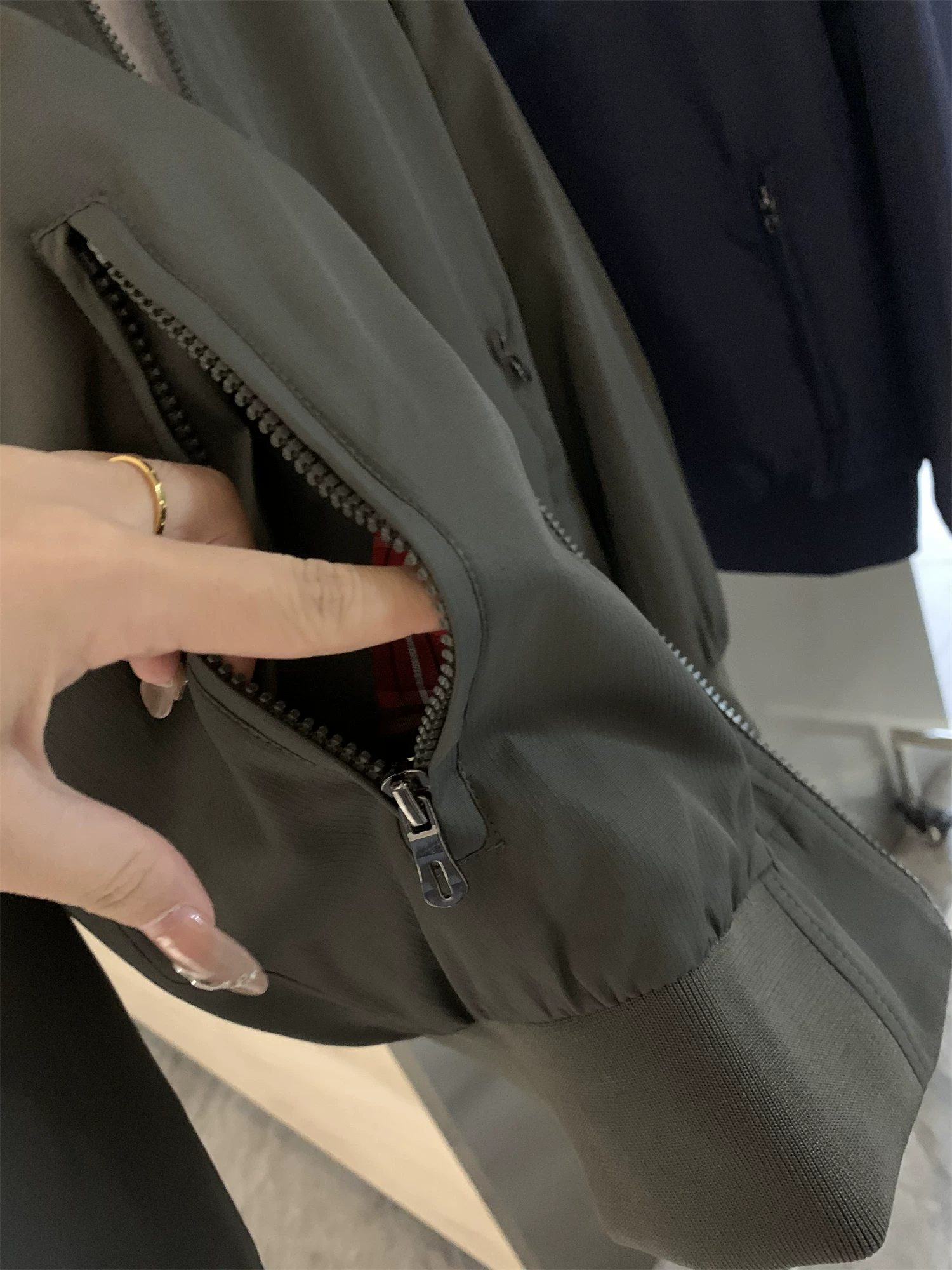 Don Quixote, một thương hiệu độc đáo ở Châu Âu và Châu Mỹ! Chất liệu cao cấp! Áo khoác nam cổ đứng, chống nhăn, nhanh khô, hợp thời trang mùa thu.