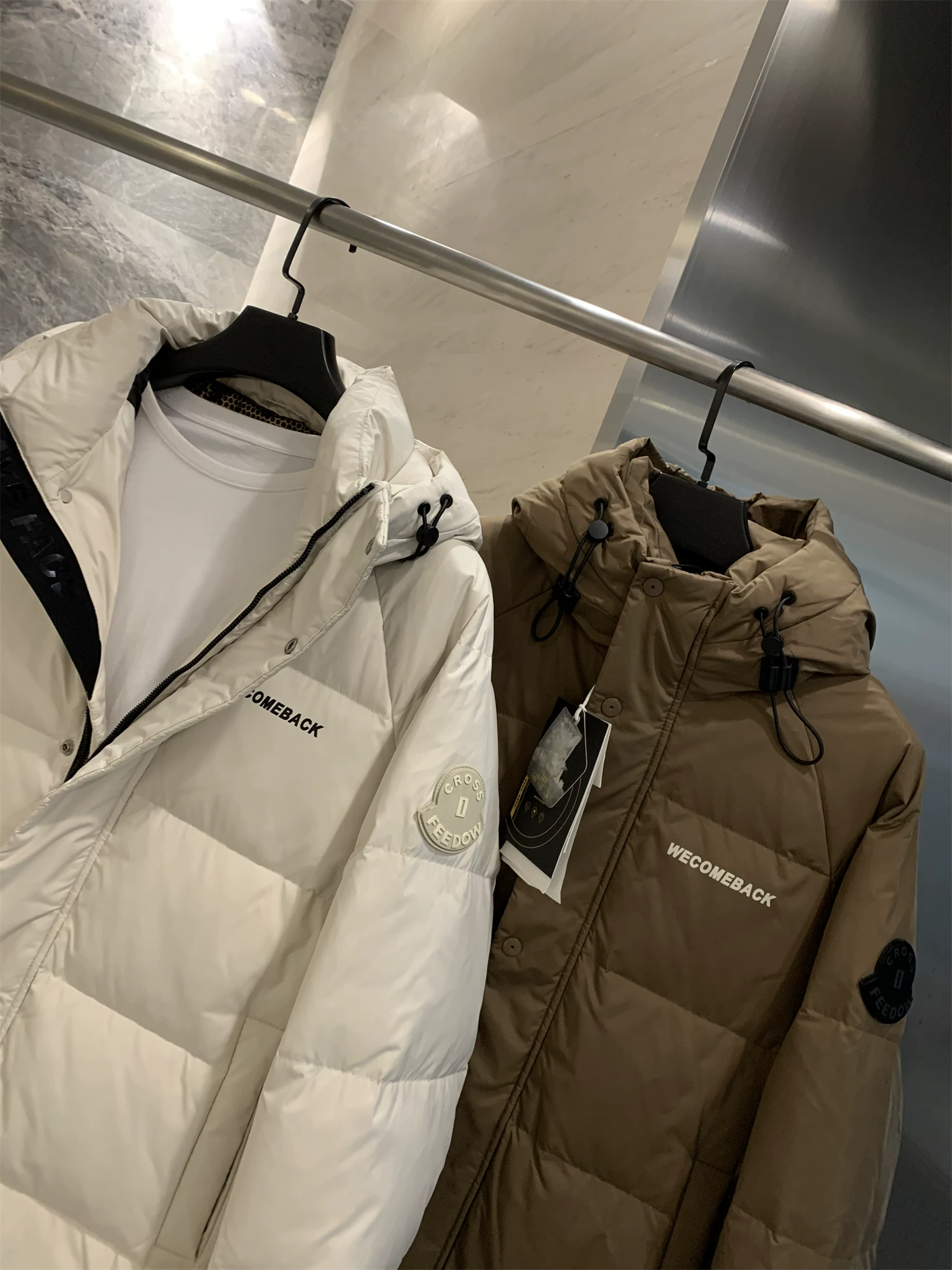 Áo khoác lông vũ có mũ trùm đầu dài trung bình mùa đông, chất liệu 90% lông vịt, dày dặn và ấm áp! Sản phẩm kinh điển của Don Quixote ODM!