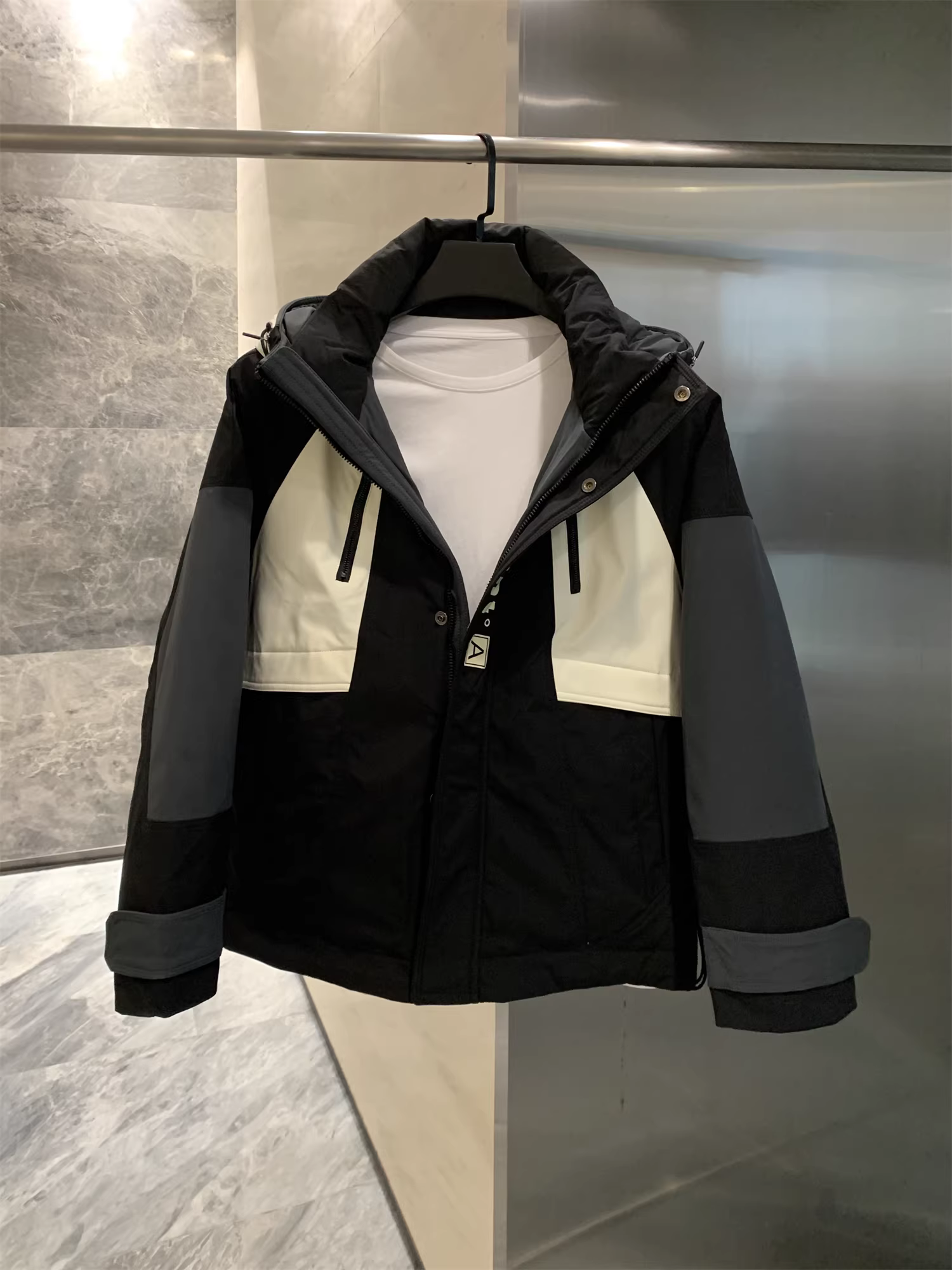 Don Quixote 90 lông vịt trắng! Áo khoác có mũ trùm đầu chống gió và chống thấm nước ngoài trời màu sắc tương phản dành cho cả nam và nữ mùa đông.