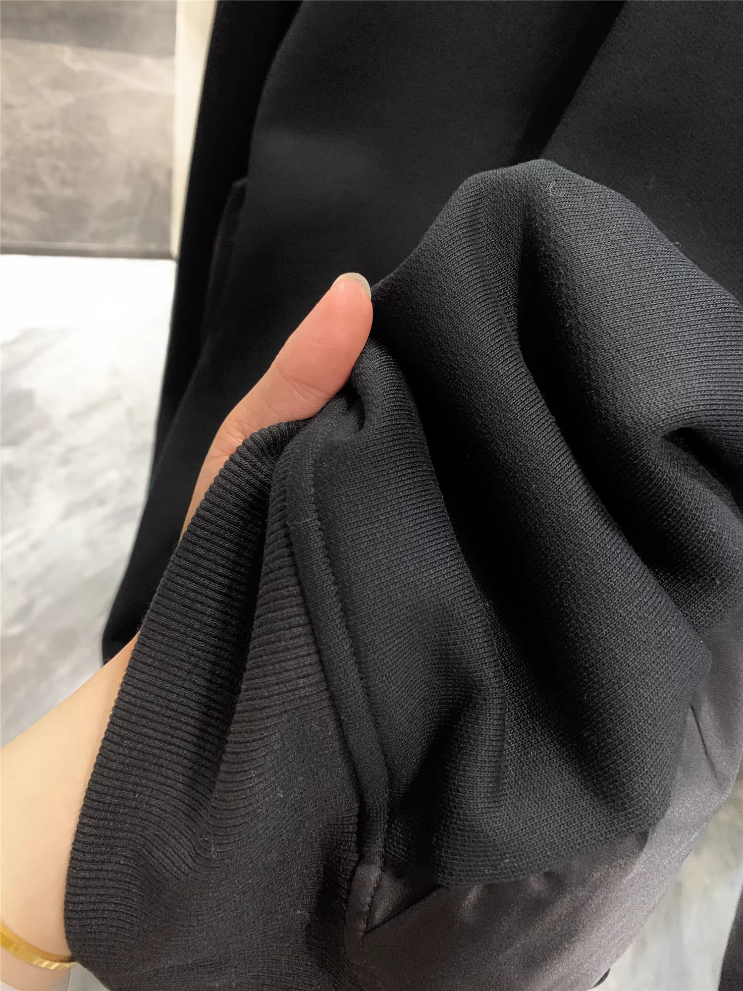 Đồ dùng cần thiết khi đi ngoài trời Don Quixote! Áo len có mũ trùm đầu màu đen phối màu mùa xuân và mùa thu dành cho nam giới