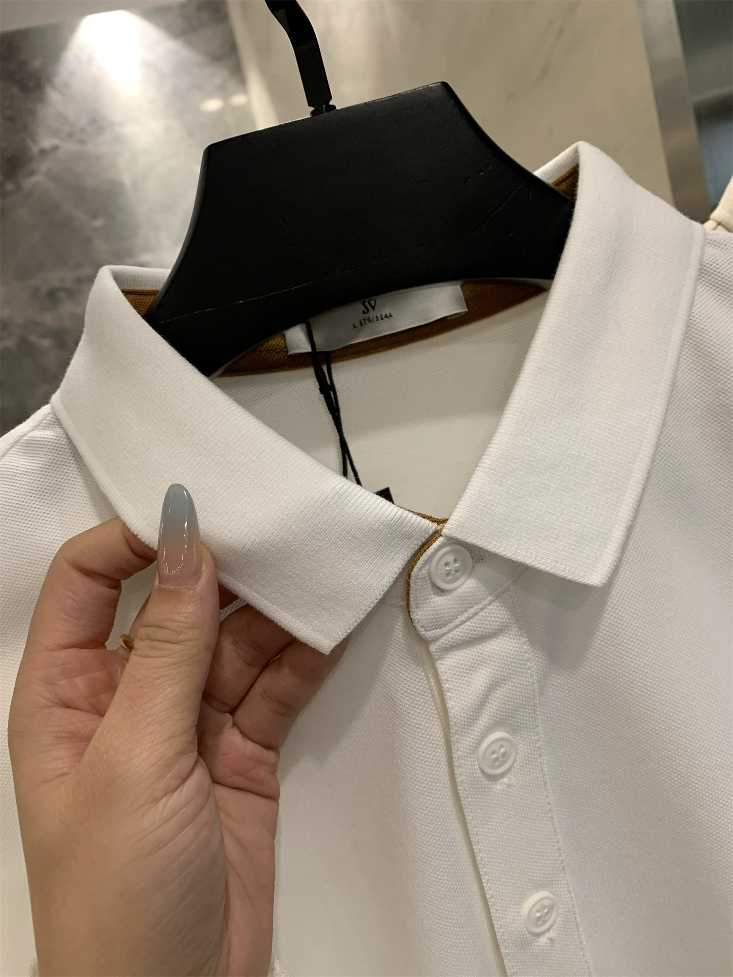 Don Quixote đi mua sắm để đặt hàng! Thoải mái và thoáng khí! Áo polo nam mùa hè màu trơn thêu tay tay ngắn