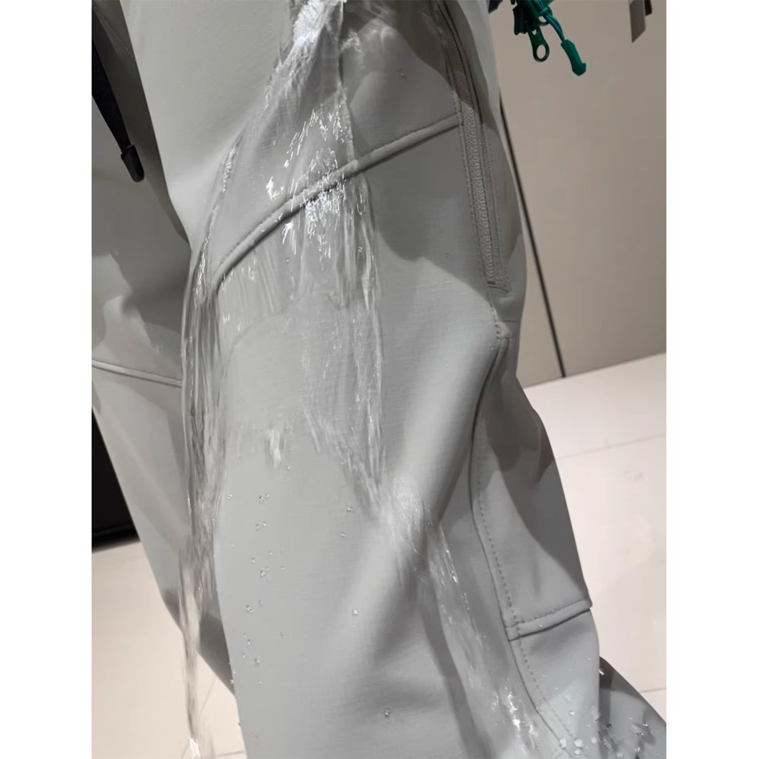 Don Quixote, chiếc quần tốt nhất năm nay! Quần ngoài trời thông thường chống thấm nước, chống rách và chống mài mòn đầu tiên của hãng R-shell 2.0.