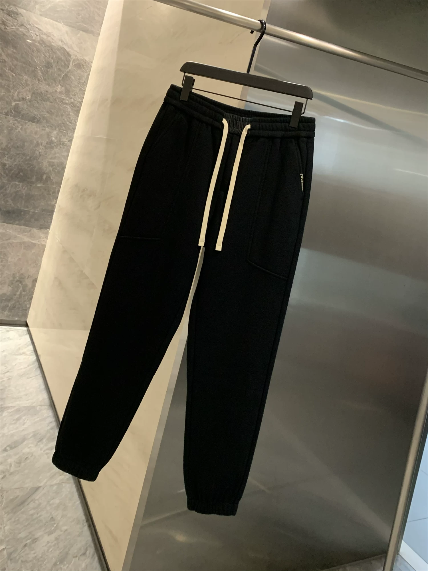 Don Quixote, một chiếc dành cho mùa đông! May đo ba chiều! Quần thể thao nam mùa thu đông có lưng thun, lót lông cừu, dày dặn, kiểu dáng thường ngày.