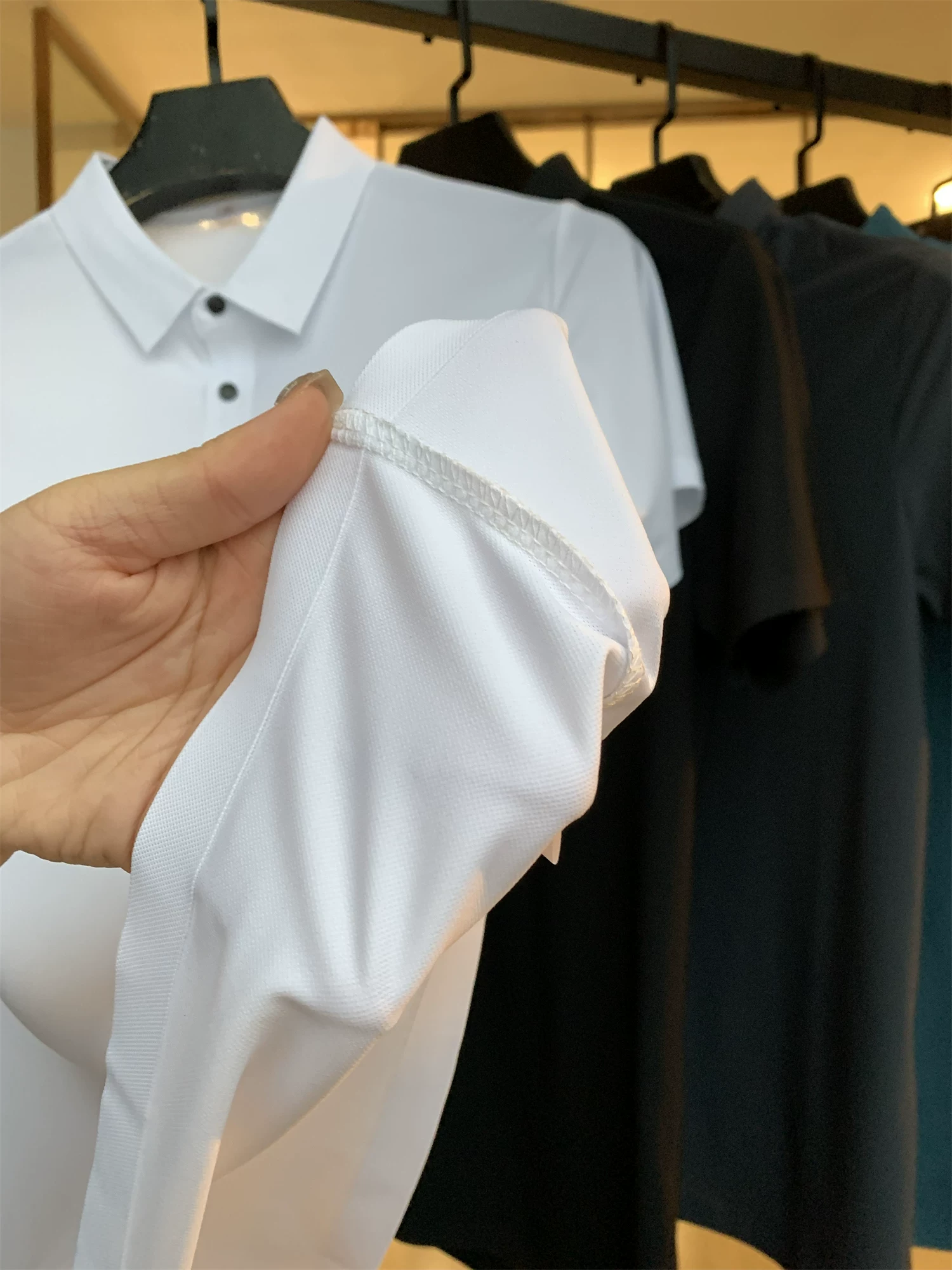 Don Quixote, hãy mua nó ngay mà không cần suy nghĩ! Áo sơ mi ngắn tay màu trơn, kiểu dáng cặp đôi + chất liệu co giãn bốn chiều + cắt laser + viền dán liền mạch.