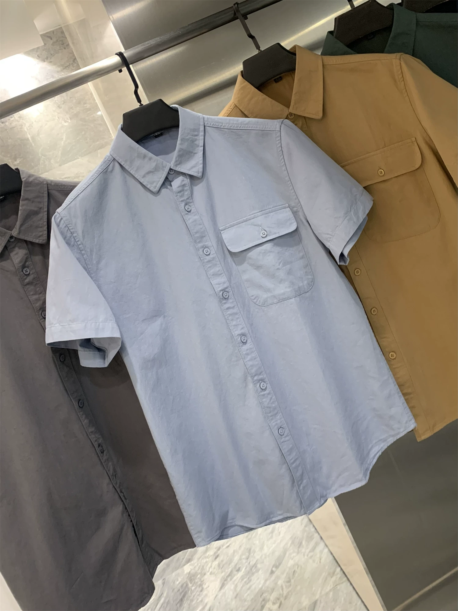 Don Quixote 100% cotton! Sợi đôi mịn, áo sơ mi ngắn tay mềm mại, thoáng mát và thoáng khí dành cho nam mùa hè, hợp thời trang.