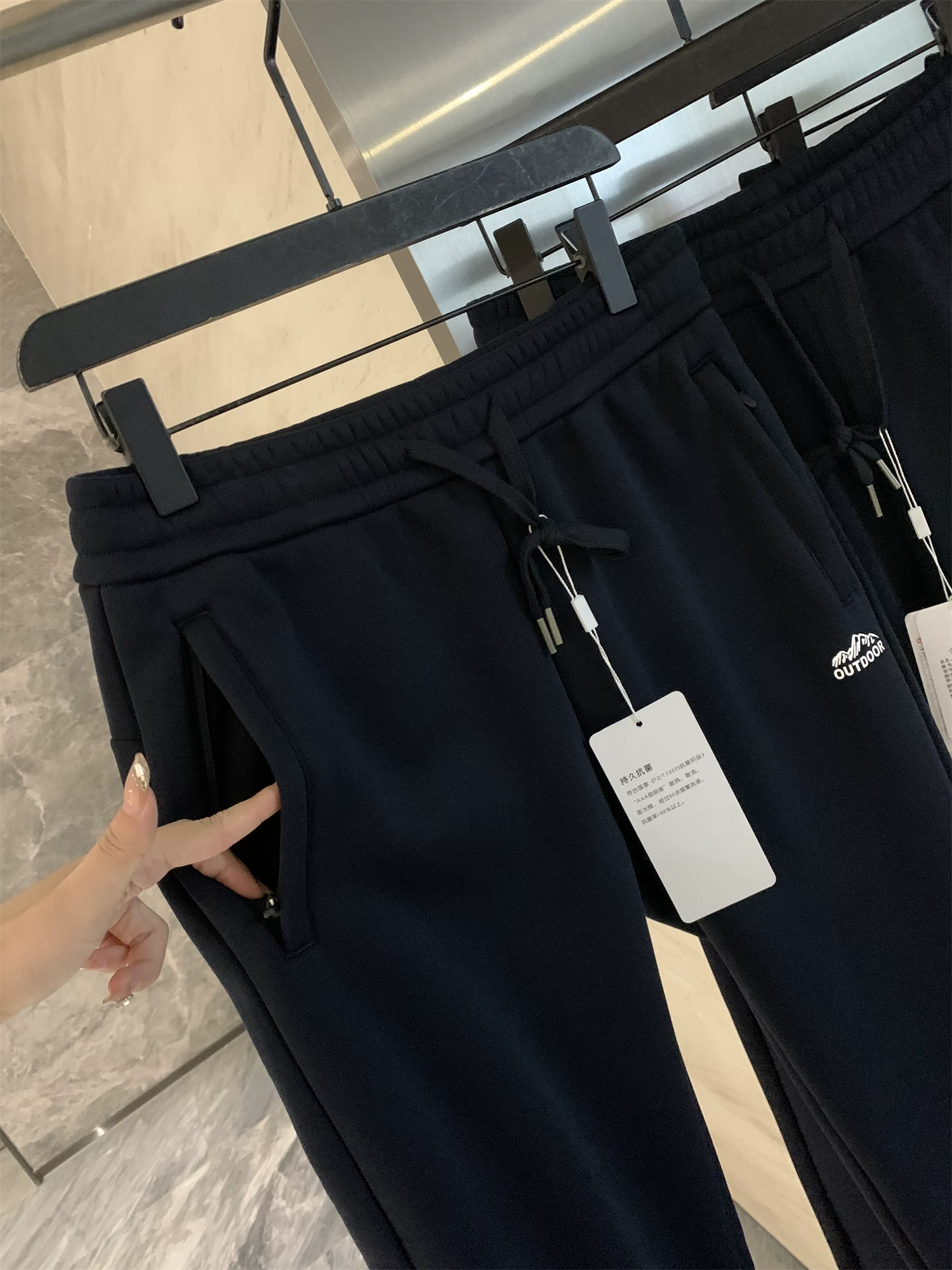 Don Quixote đi mua sắm để đặt hàng! Quần dài dáng rộng có dây thun lót lông cừu mùa thu đông dành cho nam.