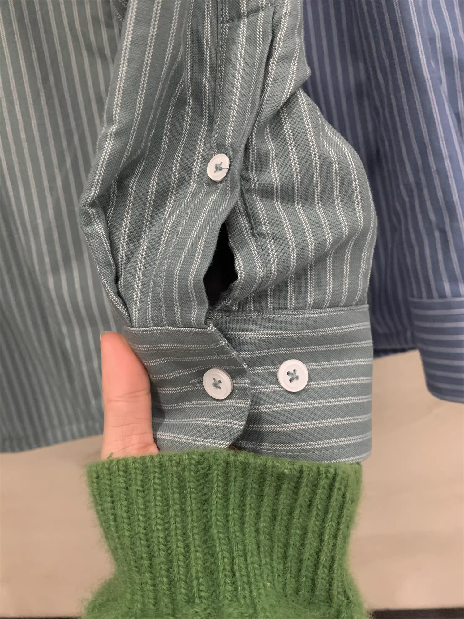 Đơn đặt hàng của công ty Don Quixote ODM! Quần áo may sẵn đã được giặt sạch! Áo sơ mi dài tay kẻ sọc dày dặn, lót lông cừu, cổ trụ, thời trang mùa thu đông.