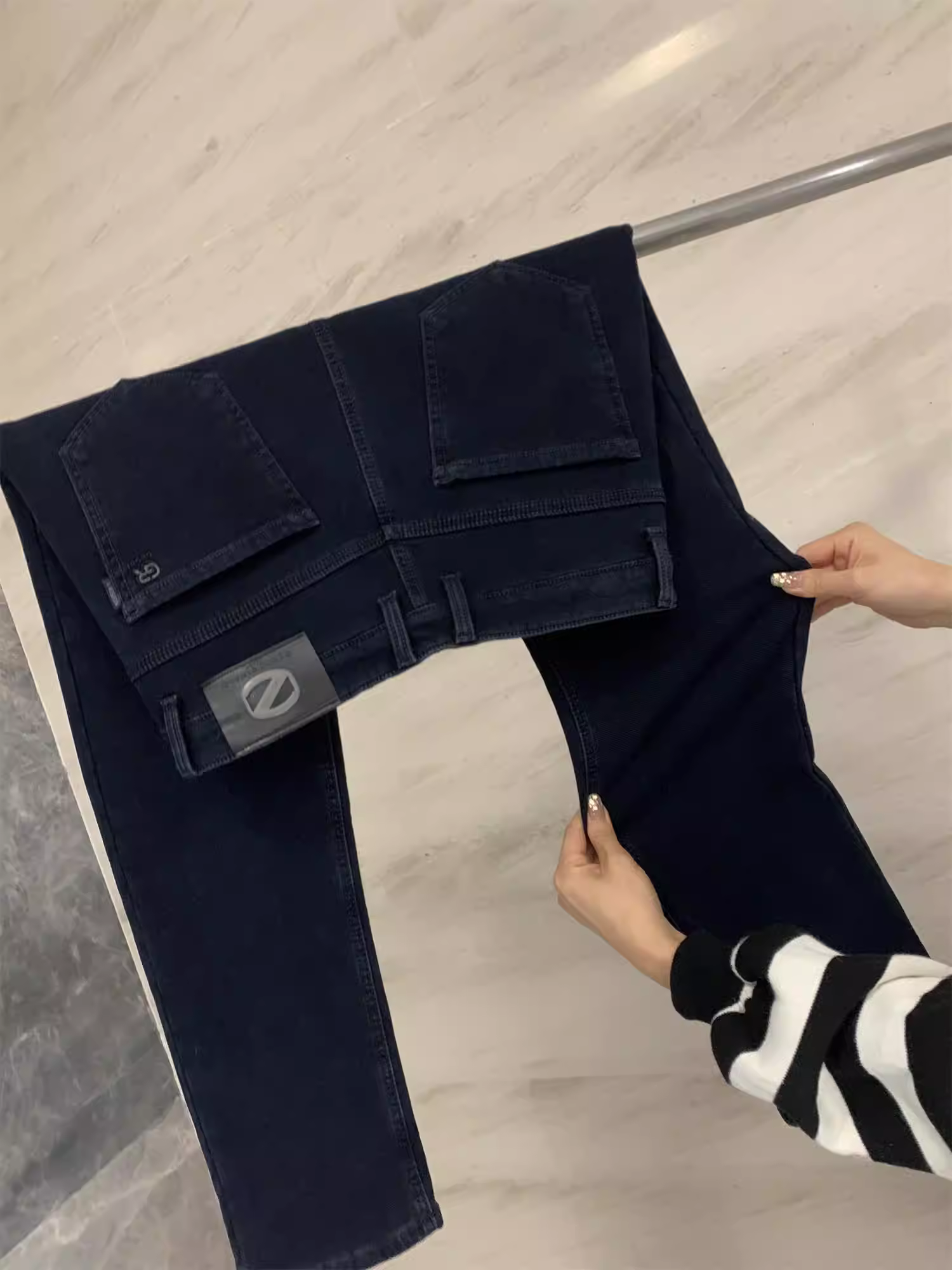 Giảm giá Don Quixote! Lớp lót bằng da lộn tổng hợp! Quần jean ống thẳng ấm áp dành cho nam giới, thích hợp cho mùa thu đông.