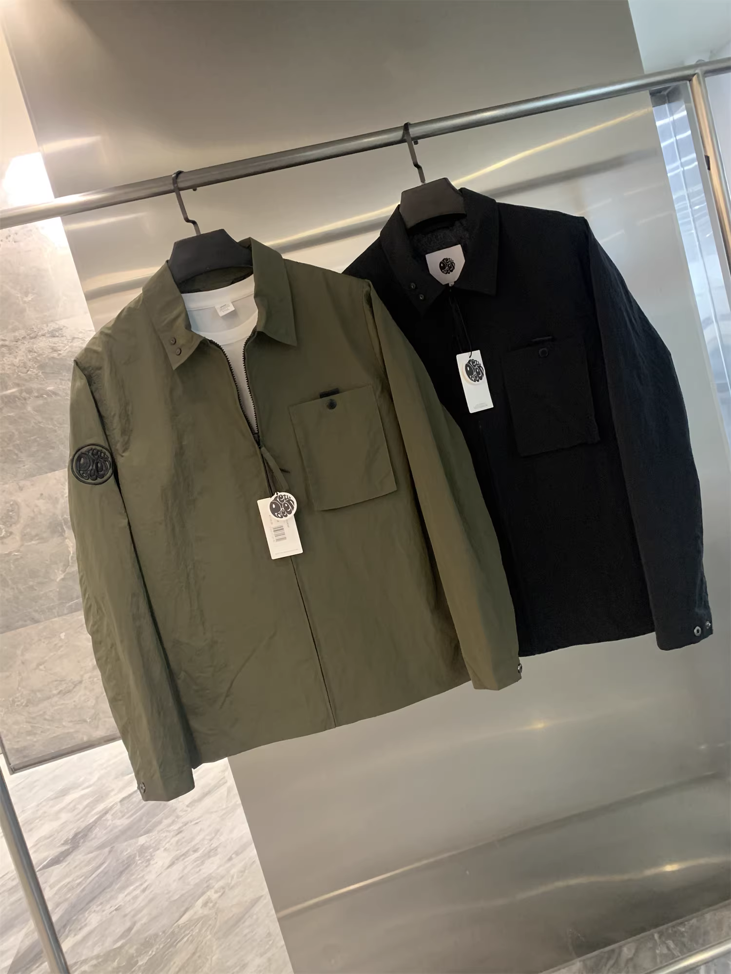 Áo khoác kiểu áo sơ mi nam Don Quixote High Street Goods! Chất liệu nylon kim loại dệt tùy chỉnh, có họa tiết xếp ly, mềm mại và thoáng khí.