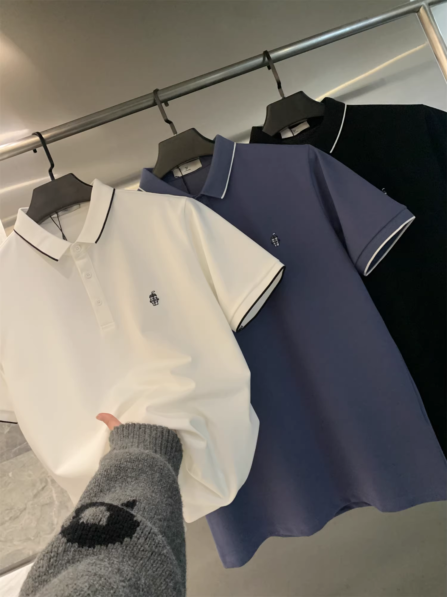 Áo Polo nam tay ngắn, chất liệu công nghệ, không xù, phối màu cổ áo, thuộc dòng sản phẩm Don Quixote Retro!