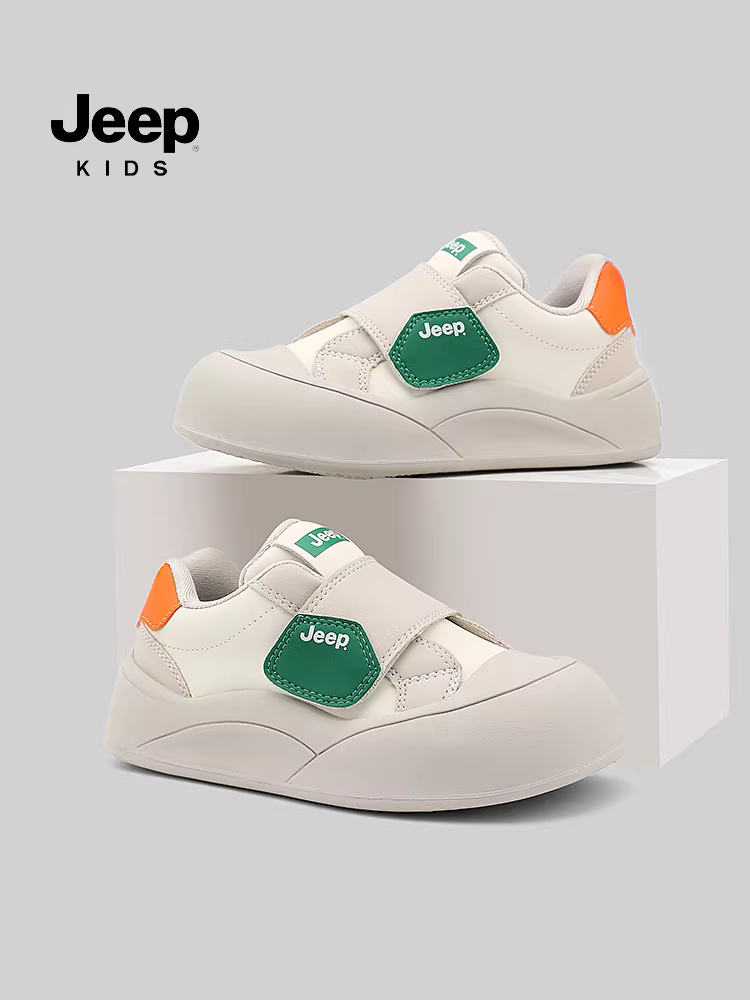 Giày thể thao màu đen Jeep cho bé trai, giày thể thao cổ thấp mùa xuân thu, giày tập nhẹ cho bé gái, mẫu mới 2024 dành cho mùa thu đông.