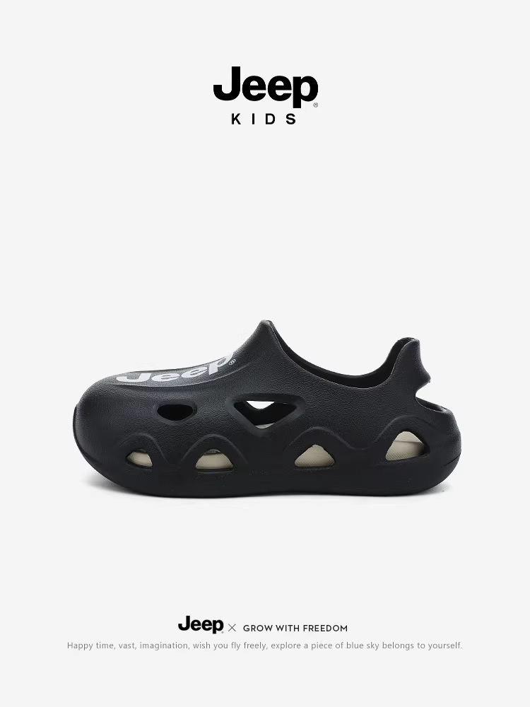 Giày thoáng khí có lỗ thoáng khí cho bé trai Jeep, dép trẻ em mới 2025, dép kín mũi, giày đi biển.