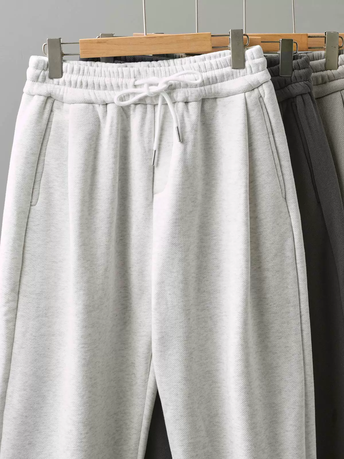 Quần jogger dệt kim dày dặn lót lông cừu OMZM dành cho nam, kiểu dáng rộng rãi mới mùa thu đông với hiệu ứng xếp ly, quần thể thao màu xám giản dị