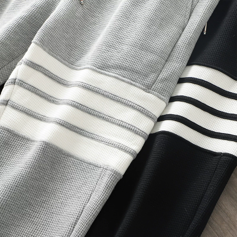 Quần thể thao nỉ TB dành cho nam, mùa thu đông dày dặn, kiểu dáng cổ điển bốn sọc, quần jogger màu xám, phong cách thường ngày
