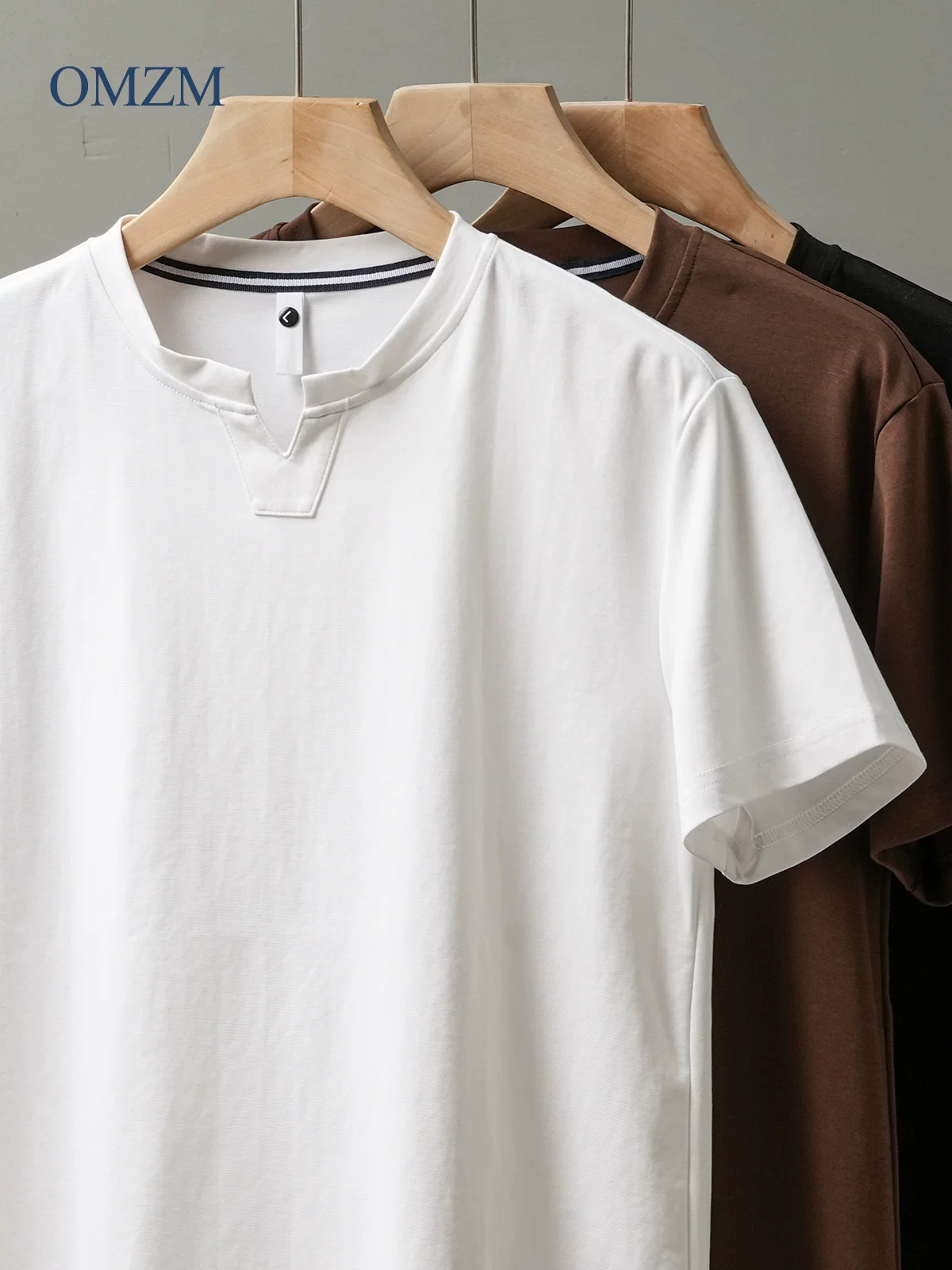 Áo thun ngắn tay cổ chữ V bằng vải lụa mát mẻ OMZM dành cho nam, áo thun mỏng nhanh khô mùa hè, màu trơn cổ Henry tay lửng rộng
