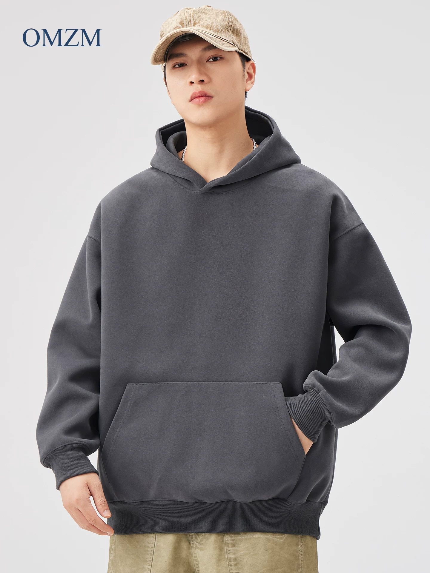 Áo hoodie nam OMZM460G chất liệu dày dặn, kiểu dáng rộng rãi, mặc mùa thu đông, áo khoác kiểu Mỹ, thiết kế gọn gàng.