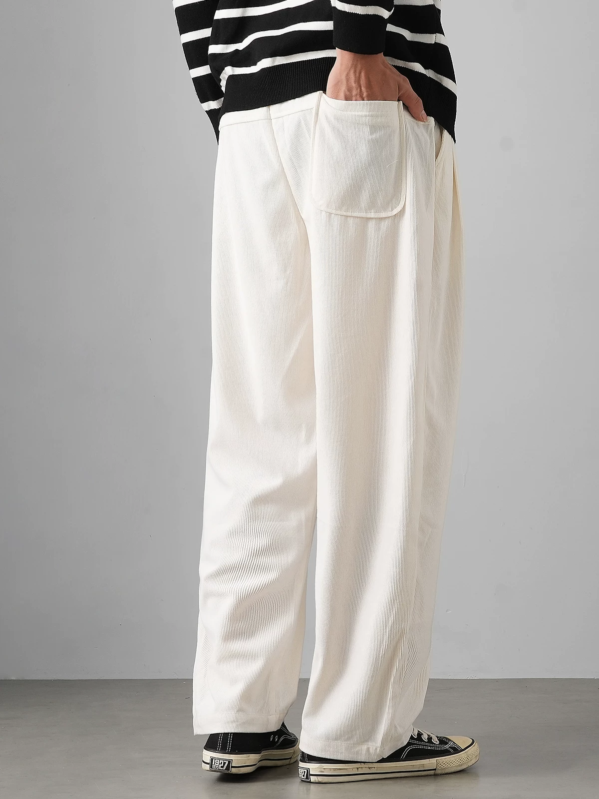 Quần nhung cotton hạng nặng kiểu Âu của OMZM dành cho nam, quần ống đứng ấm áp mùa thu đông, phong cách đường phố cao cấp của Mỹ, quần ống rộng rộng rãi.