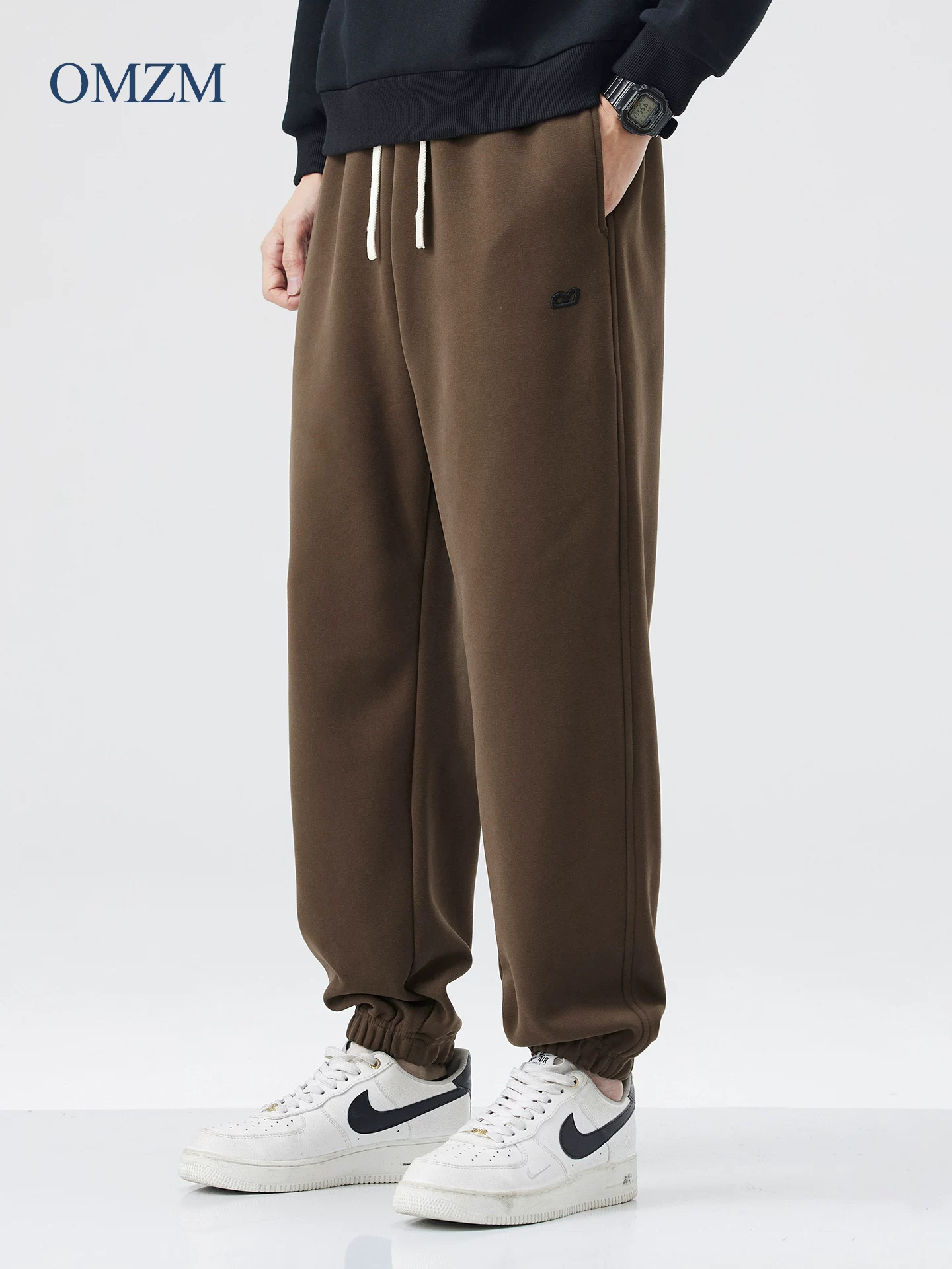 Quần jogger thêu nặng kiểu Mỹ của OMZM dành cho nam, quần thể thao rộng rãi mùa thu đông, quần thể thao cỡ lớn dành cho thanh thiếu niên.