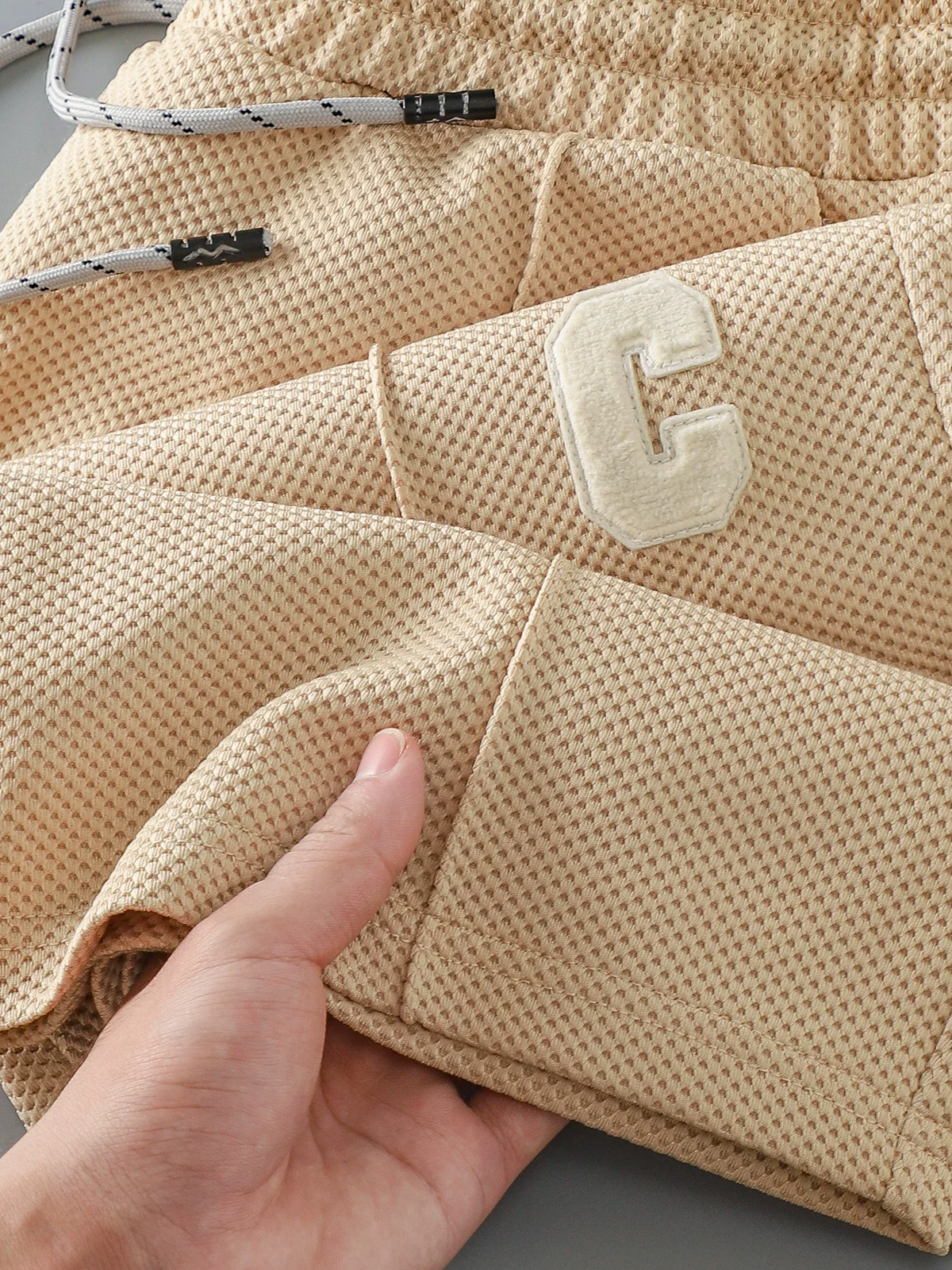 Quần short waffle phong cách Mỹ OMZM dành cho nam, quần thể thao mỏng nhanh khô mùa hè, quần short năm điểm thêu chắp vá rộng rãi