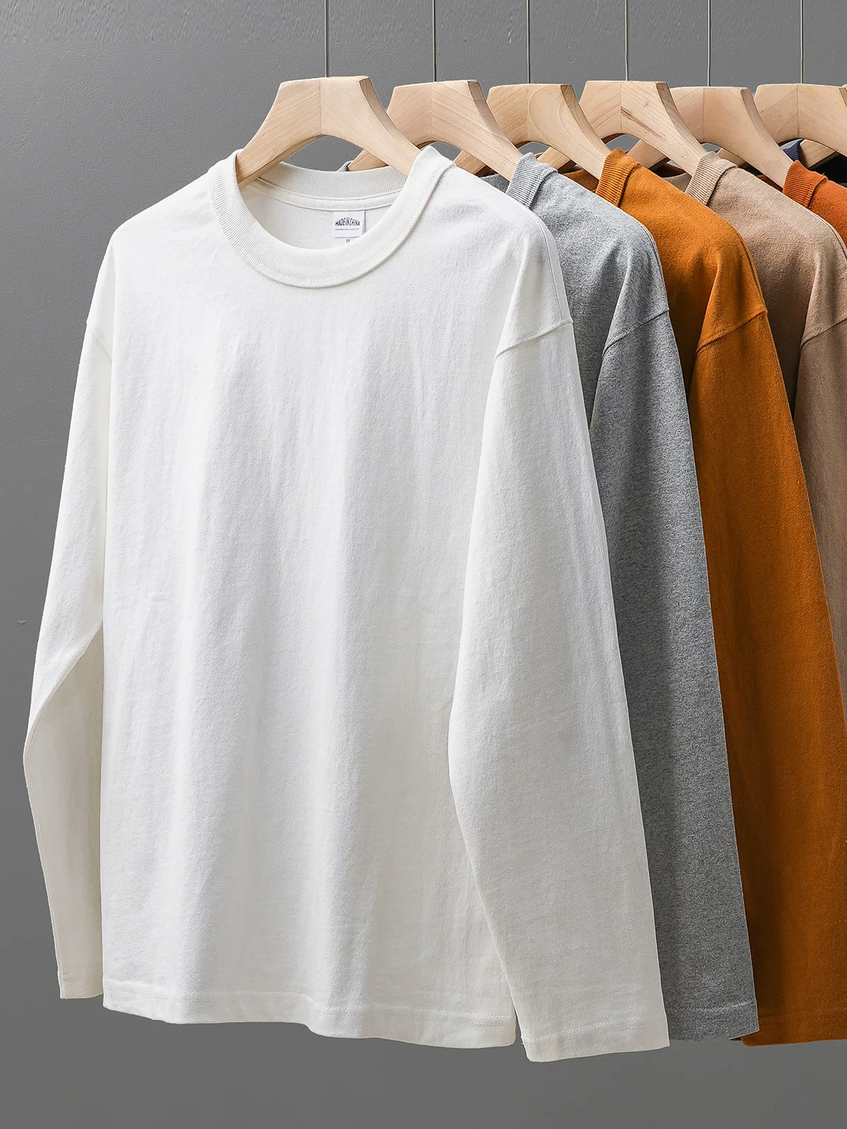 Áo thun dài tay bằng cotton nguyên chất hạng nặng OMZM400G dành cho nam, áo len cổ tròn dáng rộng phong cách Mỹ mùa đông, áo sơ mi lót bên trong màu trắng.