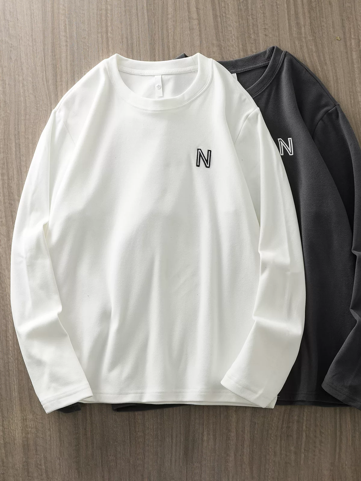 Áo sơ mi giữ nhiệt hai mặt OMZM dành cho nam, áo thun dài tay thêu mùa đông mới, dày dặn và ấm áp, áo len cổ tròn mặc bên trong.