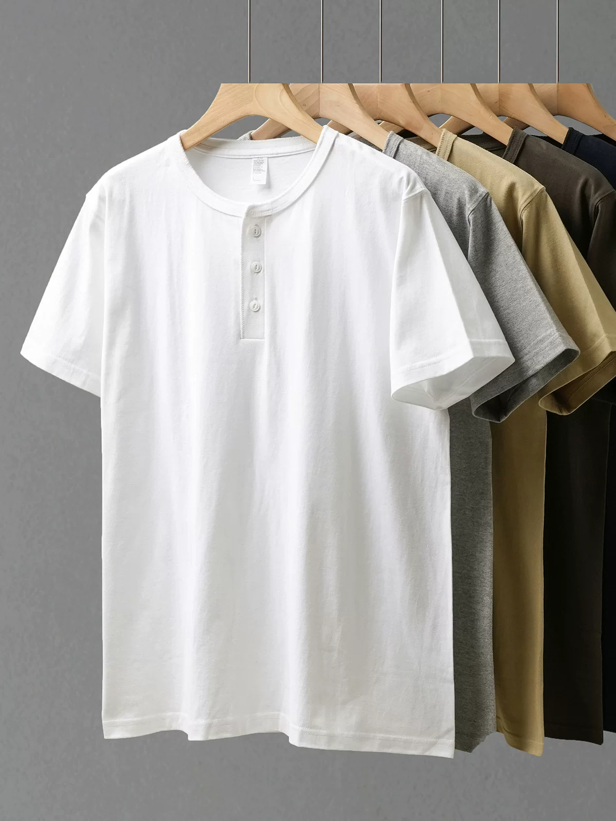 Áo thun nam cổ henley tay ngắn chất liệu cotton dày 260g, kiểu dáng vintage mạnh mẽ, màu trắng tinh khiết, mùa hè.