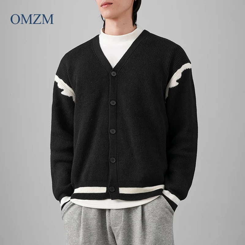 Áo khoác cardigan len OMZM nam mùa đông 2024 kiểu mới phong cách trưởng thành nhẹ nhàng cổ V dệt kim phối màu áo khoác thường ngày