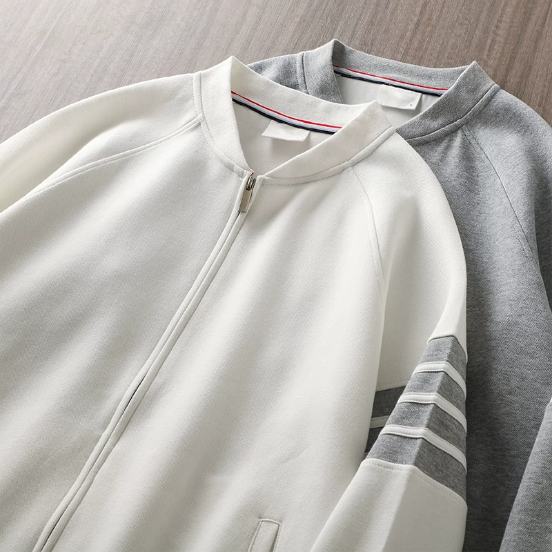 Áo khoác cardigan nam kiểu Mỹ, mùa xuân thu 2025, dáng rộng, cổ đứng, kiểu áo khoác bóng chày có bốn sọc, áo thể thao.