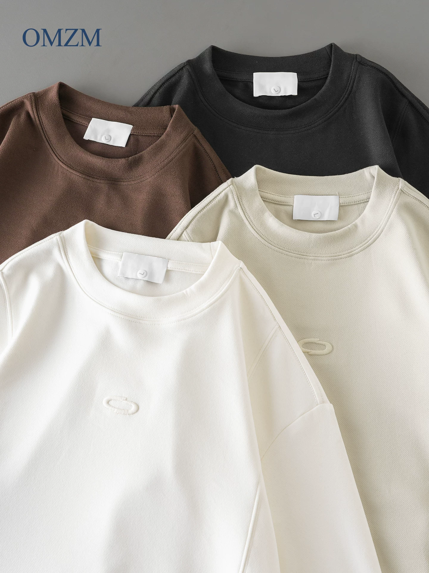 Áo thun dài tay thêu nặng OMZM dành cho nam, áo len cổ tròn dáng rộng màu trắng phong cách Mỹ mùa thu