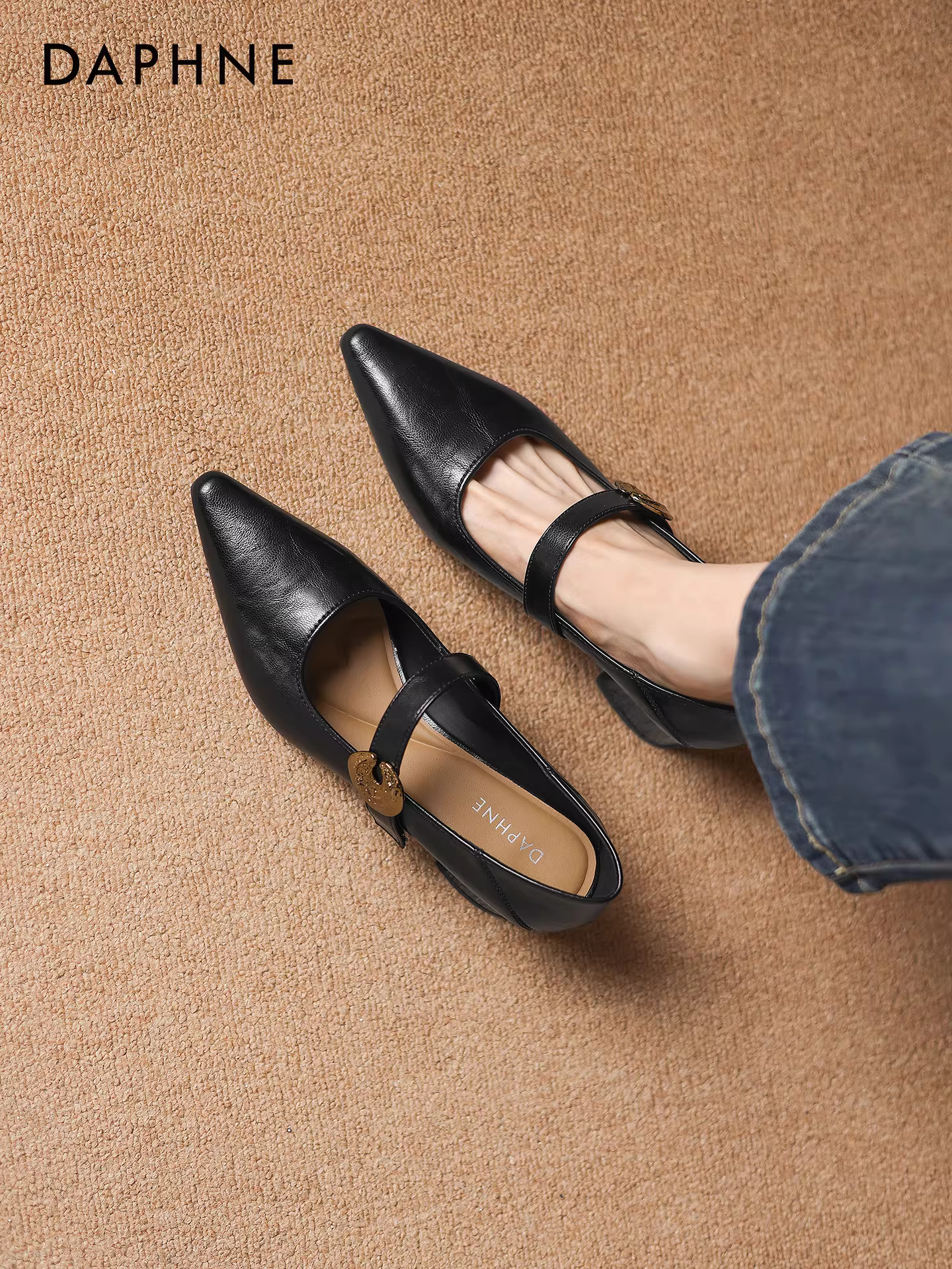 Giày cao gót mũi nhọn Daphne dành cho nữ 2025, mẫu mới mùa thu, màu đen, gót dày, giày da nhỏ, kiểu Mary Jane Pháp.
