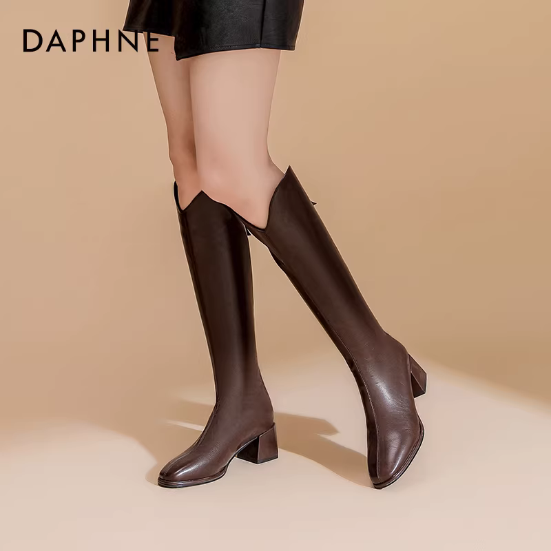 Giày bốt cao cổ Daphne kiểu V dành cho nữ, mùa thu đông 2025, bán chạy, gót dày, giày bốt cao cổ nữ, giày bốt cao gót, giày bốt cưỡi ngựa, giày bốt ôm sát.