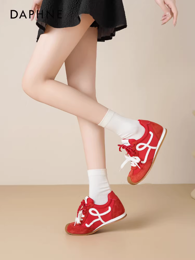 Giày tập Daphne dành cho nữ, mẫu mới thu đông 2025, đa năng, kiểu retro, cổ thấp, đế mềm, tăng chiều cao, giày thể thao thường ngày dành cho nữ